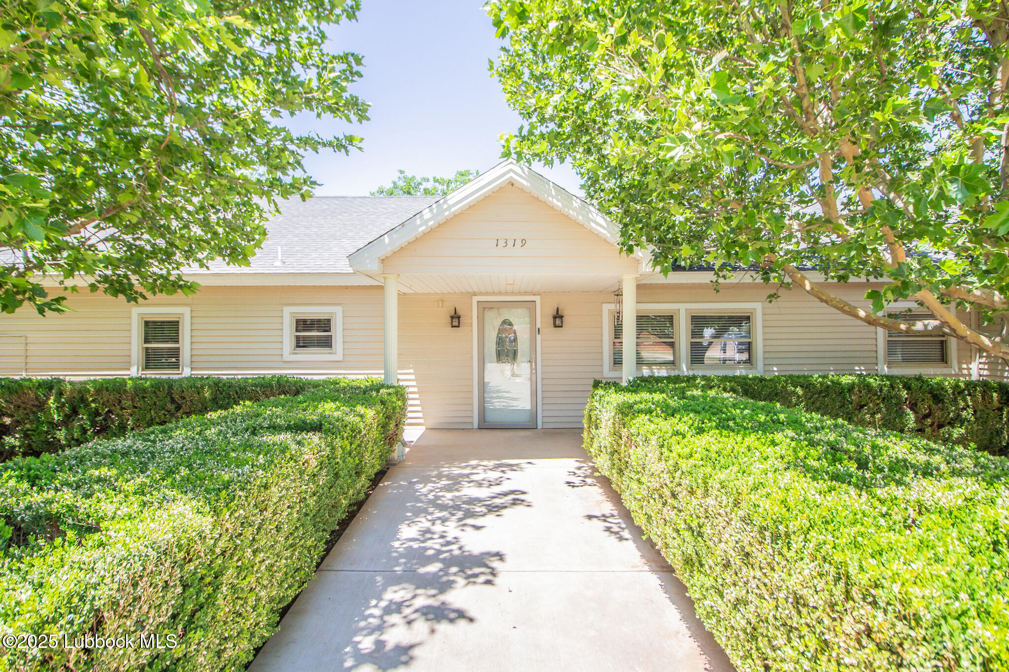 1319 N Cedar Street