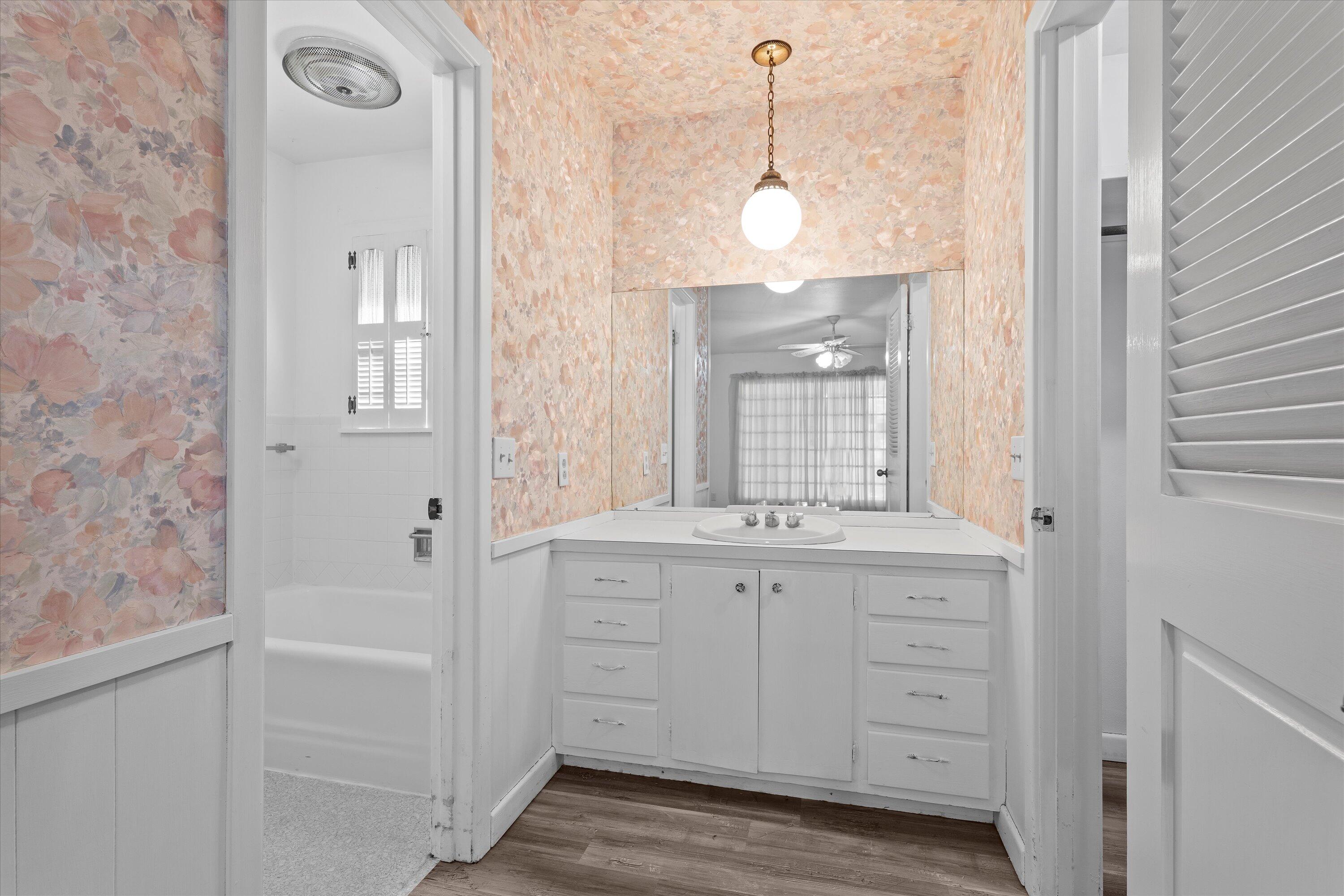 1308 E Harris Street