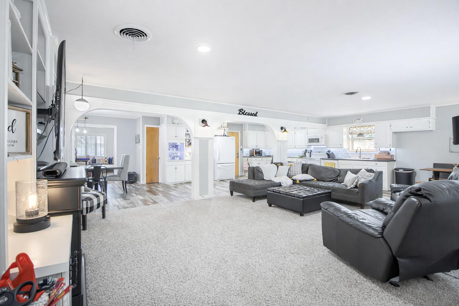 1603 E Reppto Street