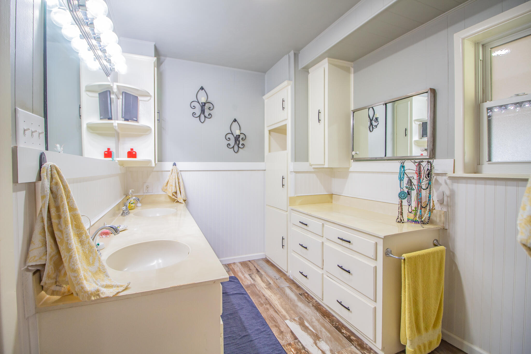 1603 E Reppto Street