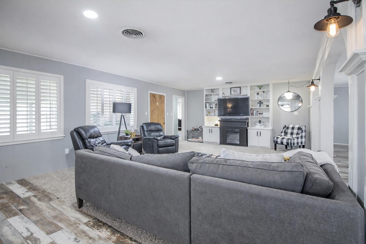 1603 E Reppto Street