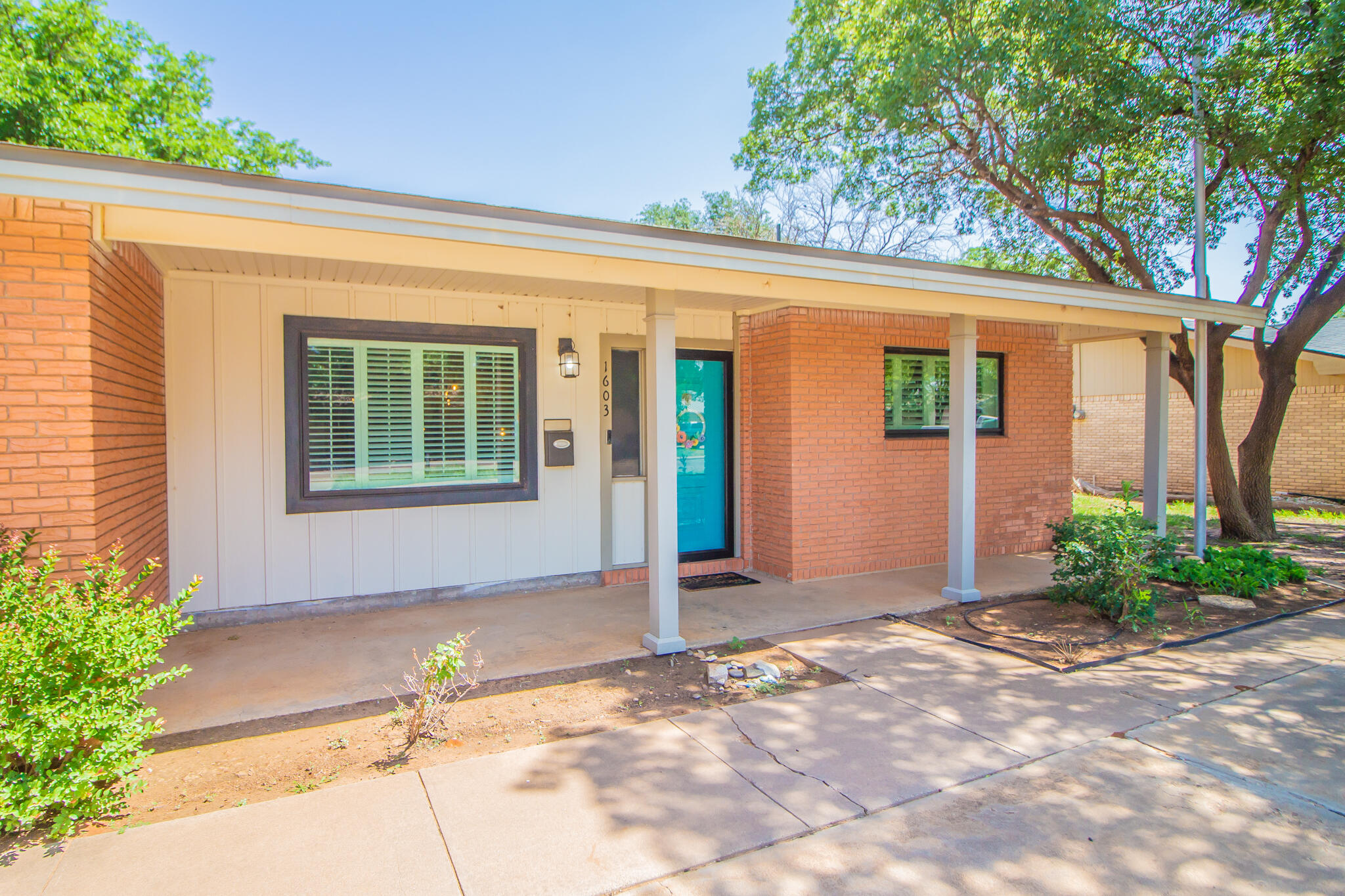 1603 E Reppto Street