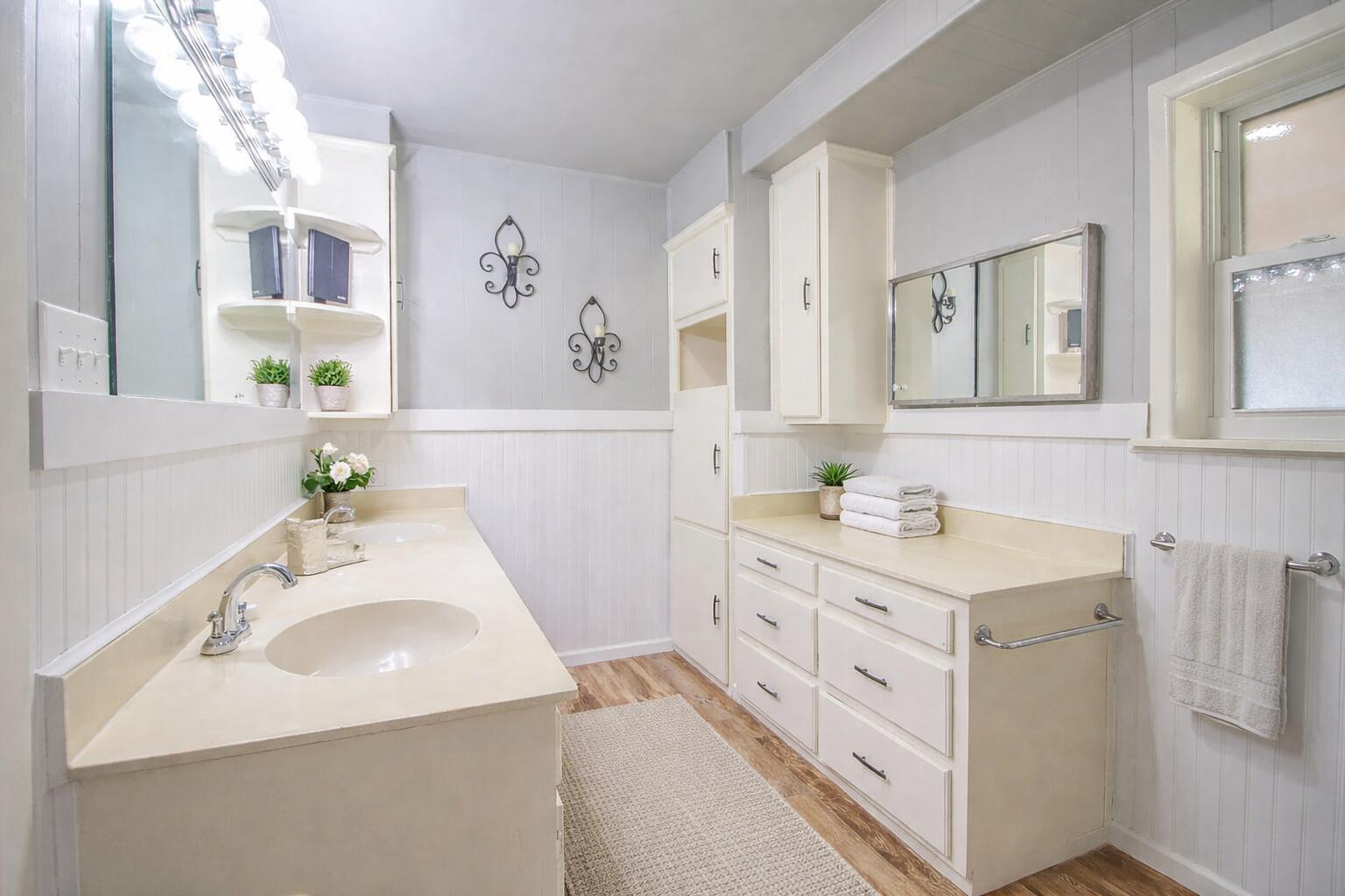 1603 E Reppto Street