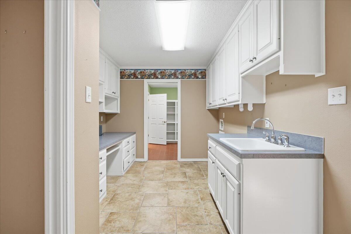 1703 E Casa Linda Lane