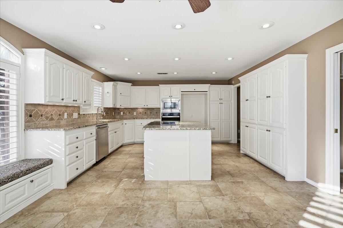 1703 E Casa Linda Lane