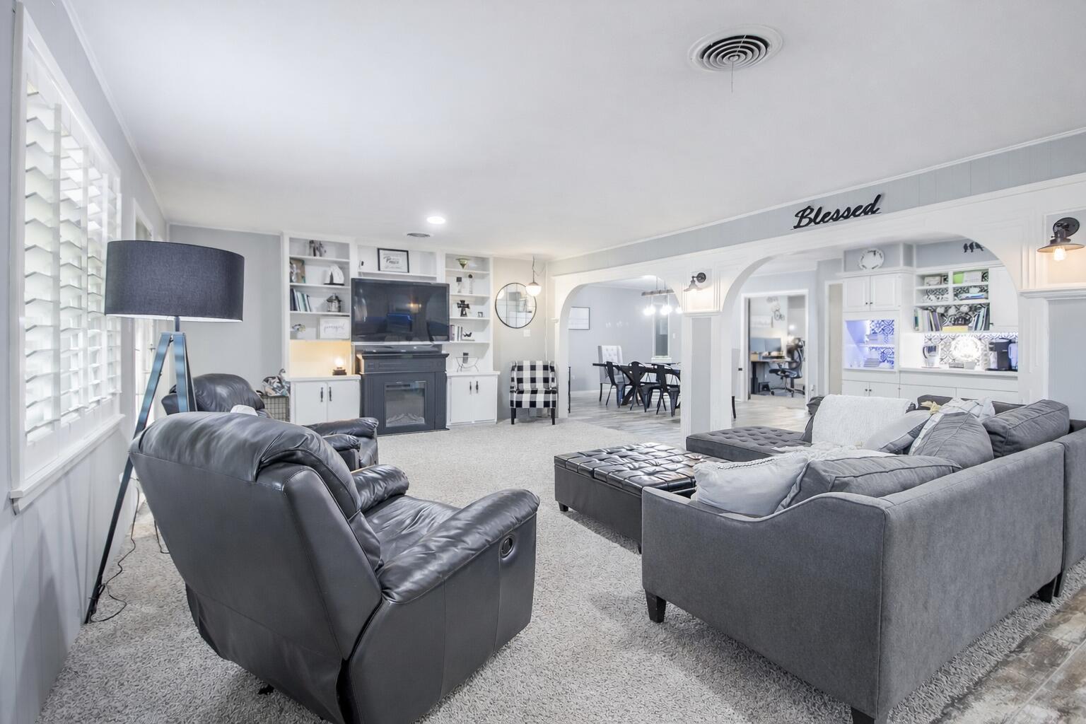 1603 E Reppto Street