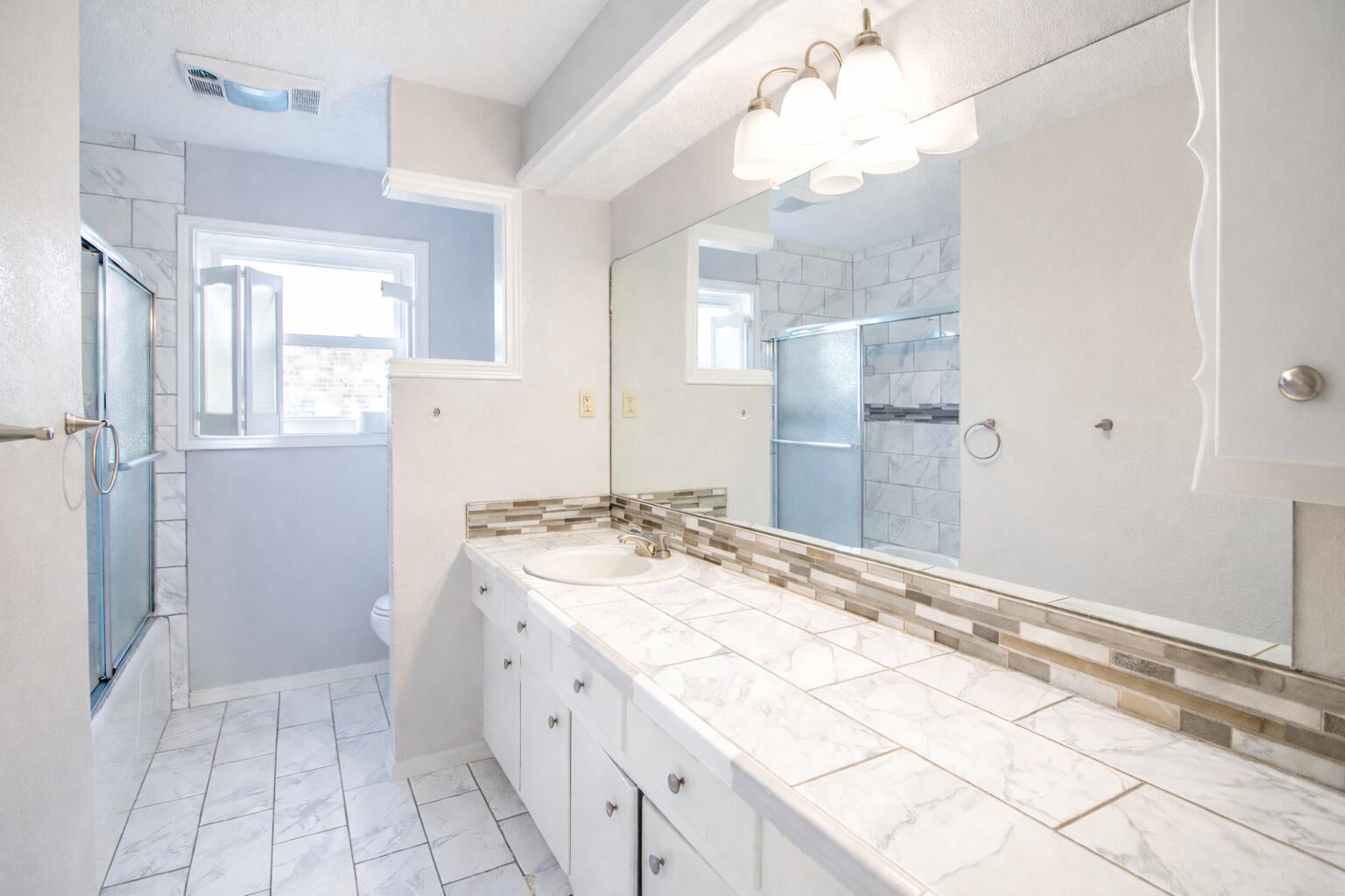 1803 E Buckley Street