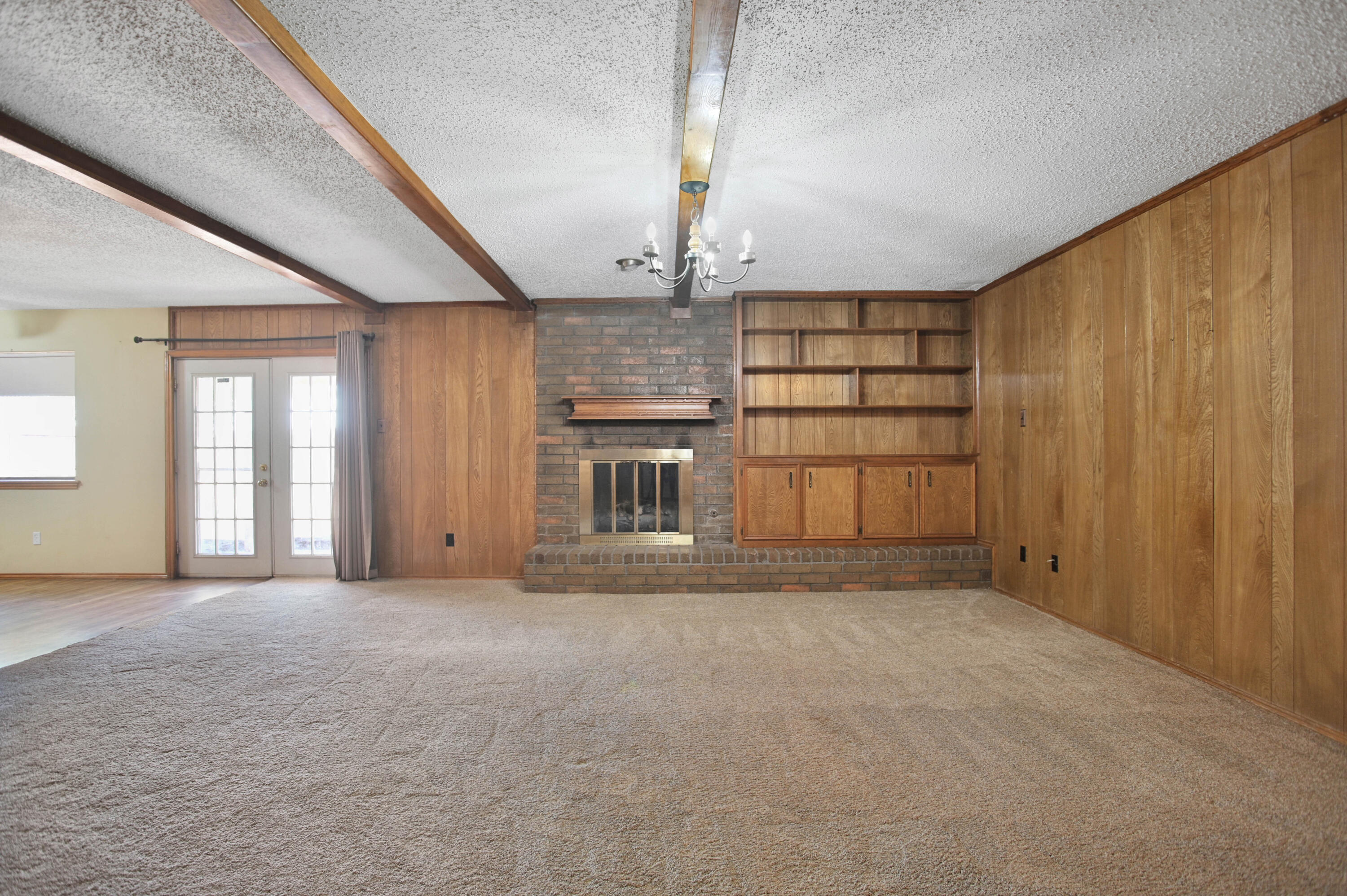 1303 E Waco Street