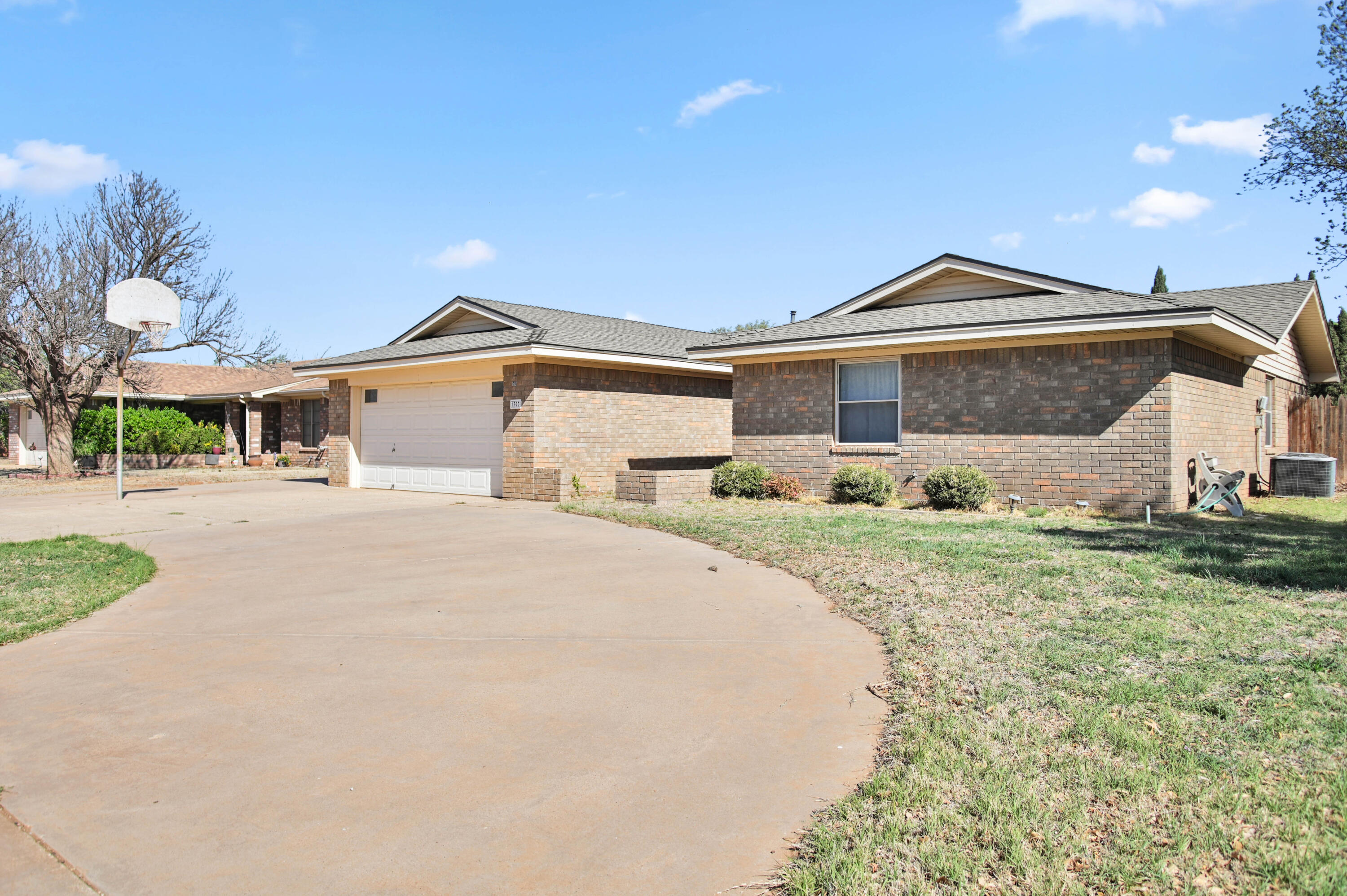 1303 E Waco Street