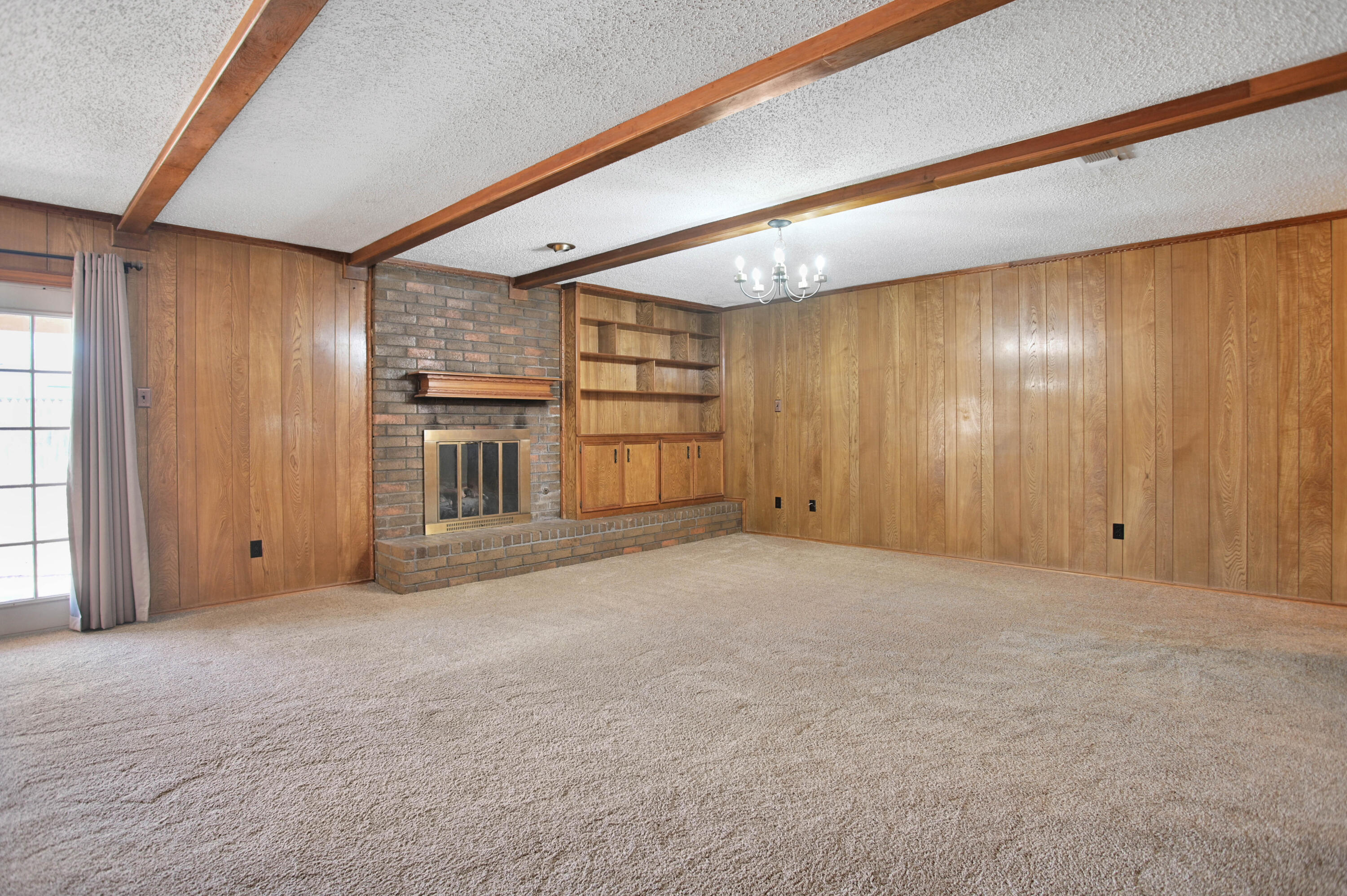 1303 E Waco Street