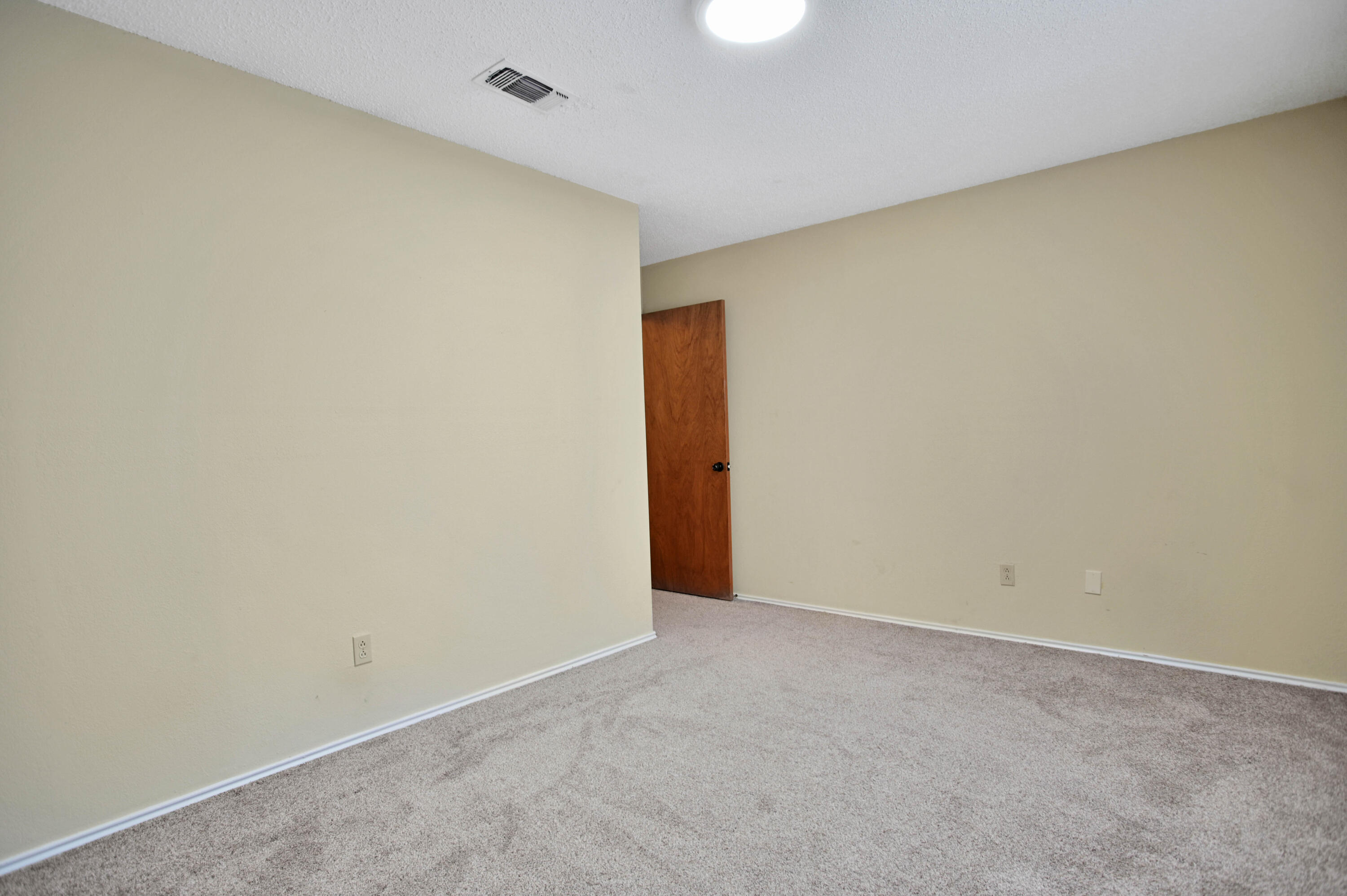 1303 E Waco Street