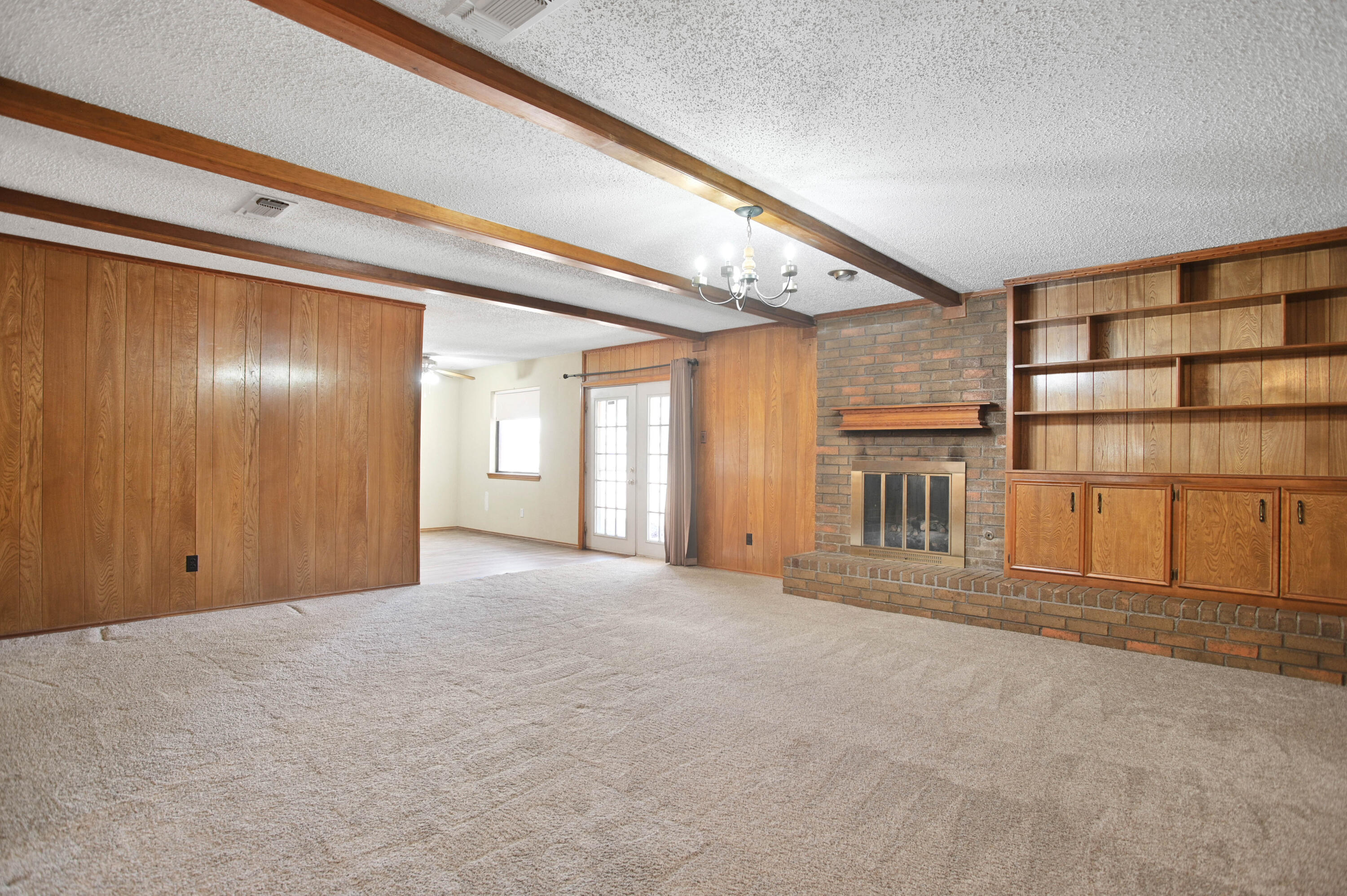 1303 E Waco Street
