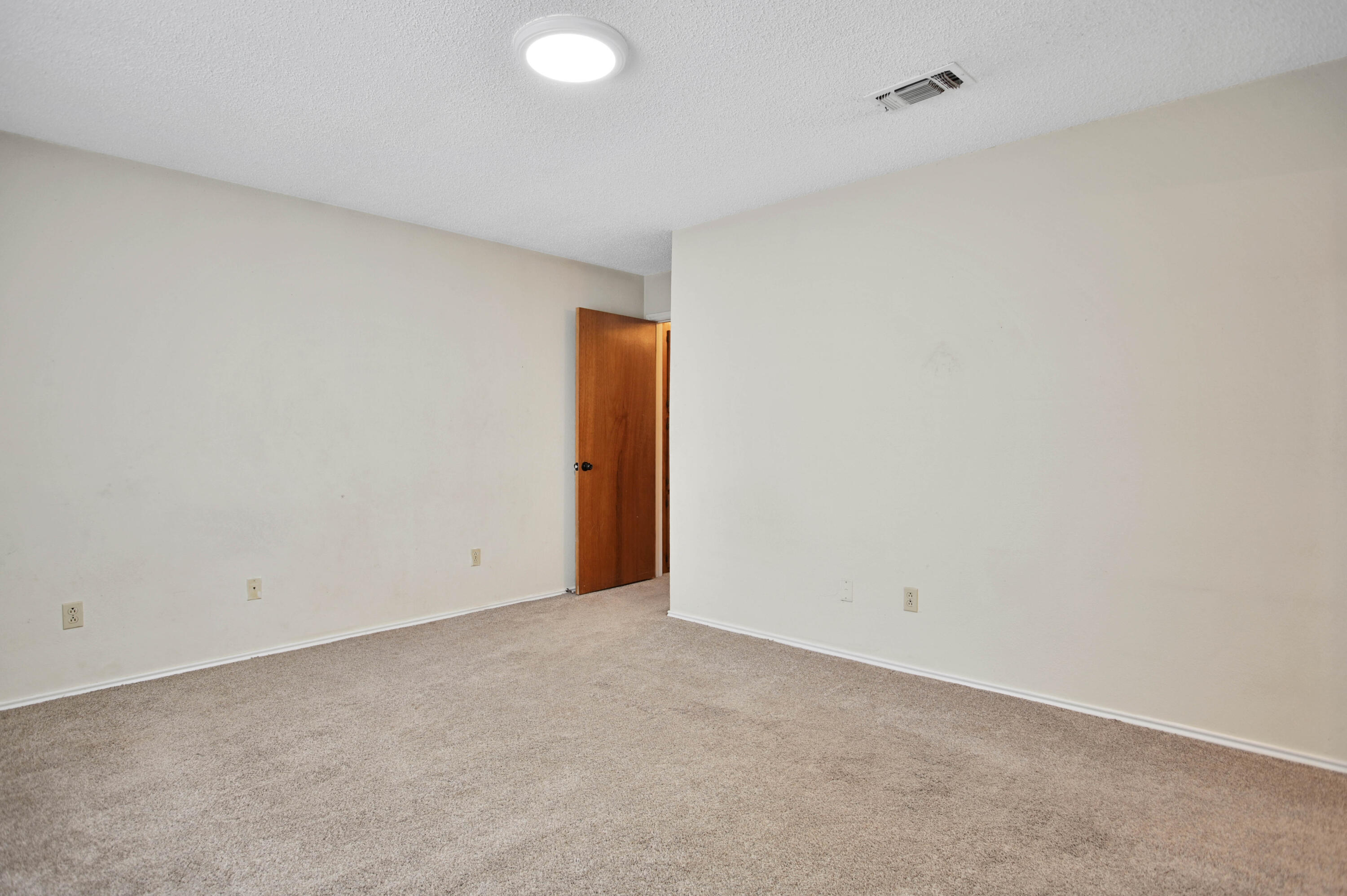 1303 E Waco Street