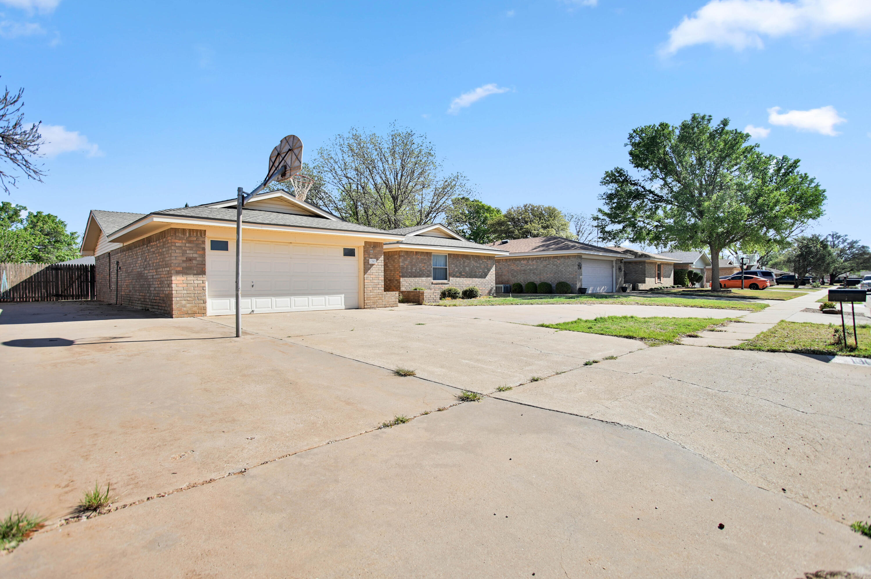 1303 E Waco Street