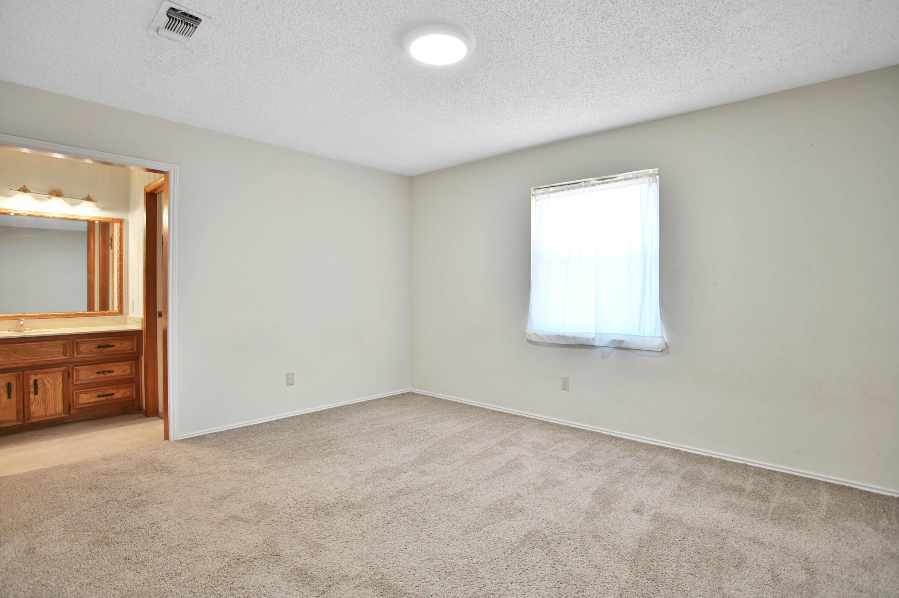 1303 E Waco Street