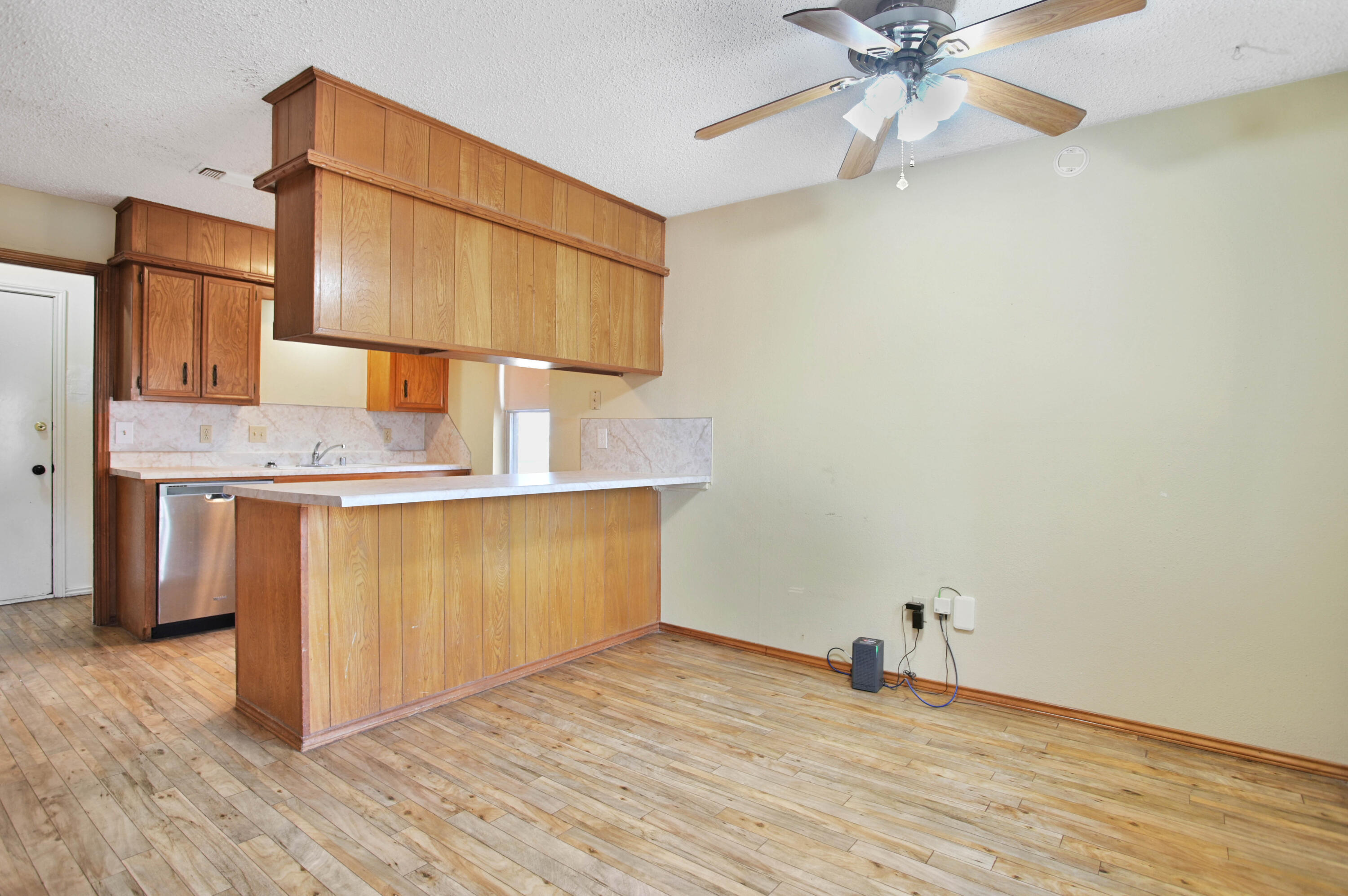 1303 E Waco Street