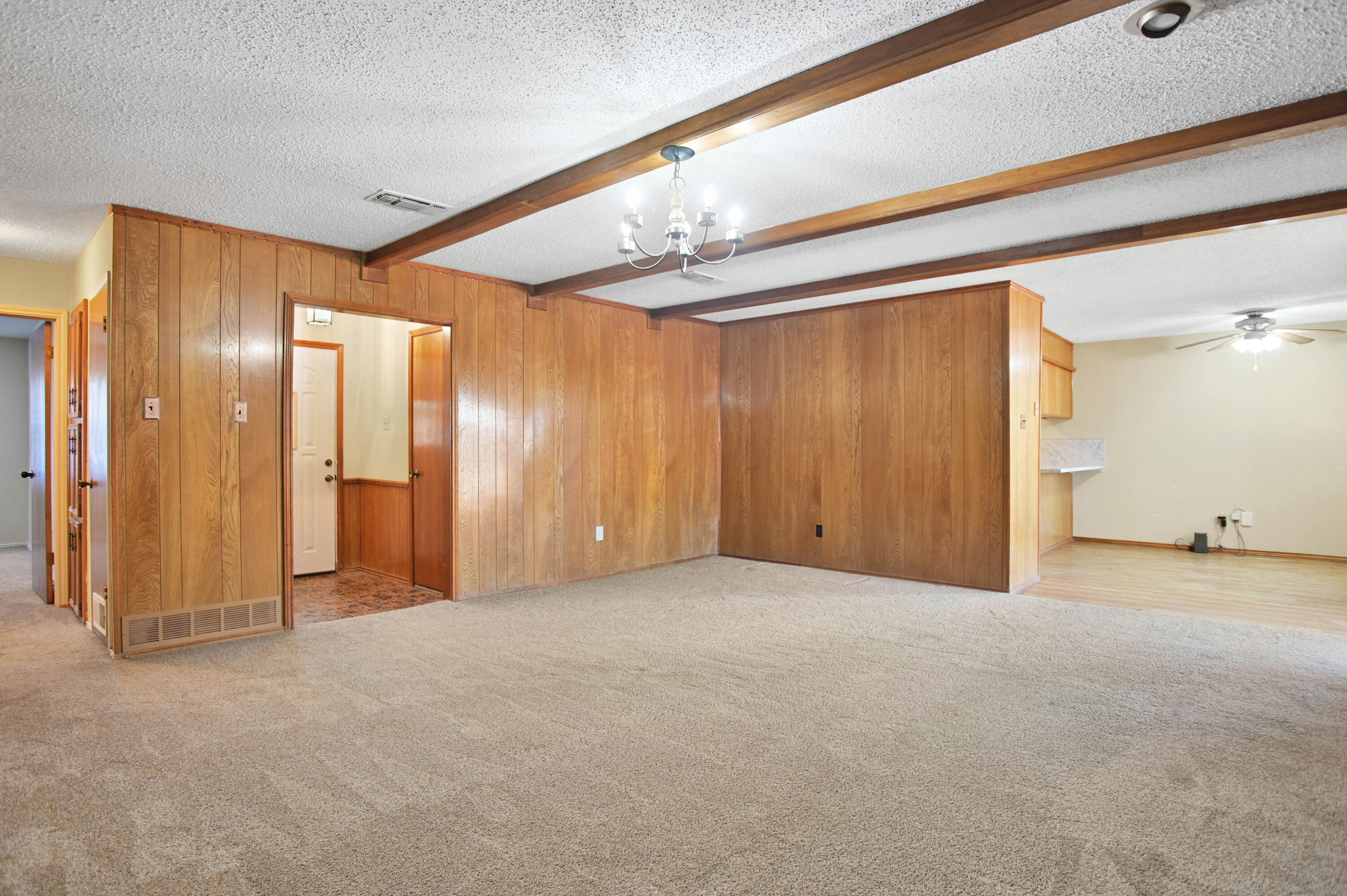1303 E Waco Street