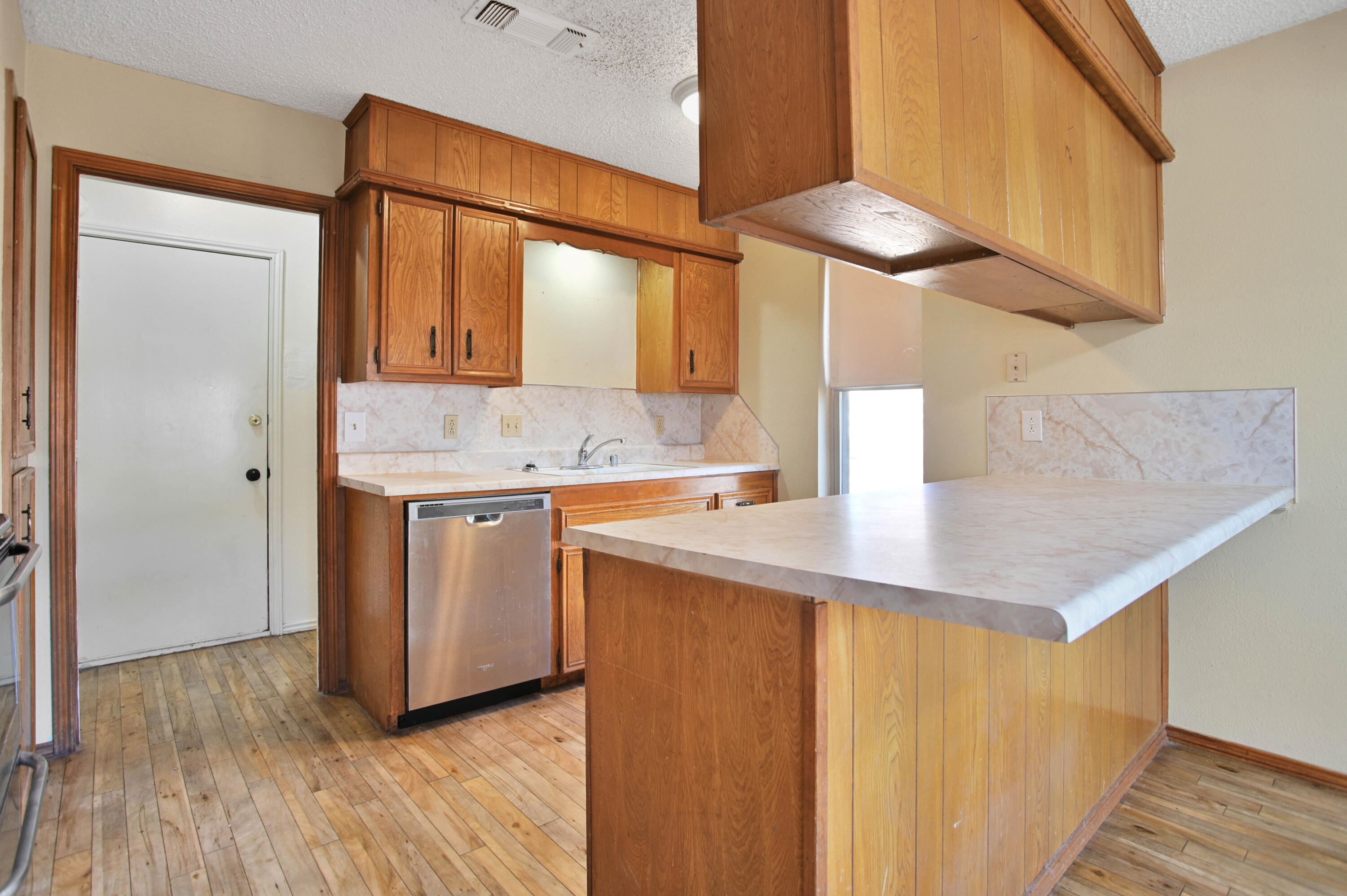 1303 E Waco Street