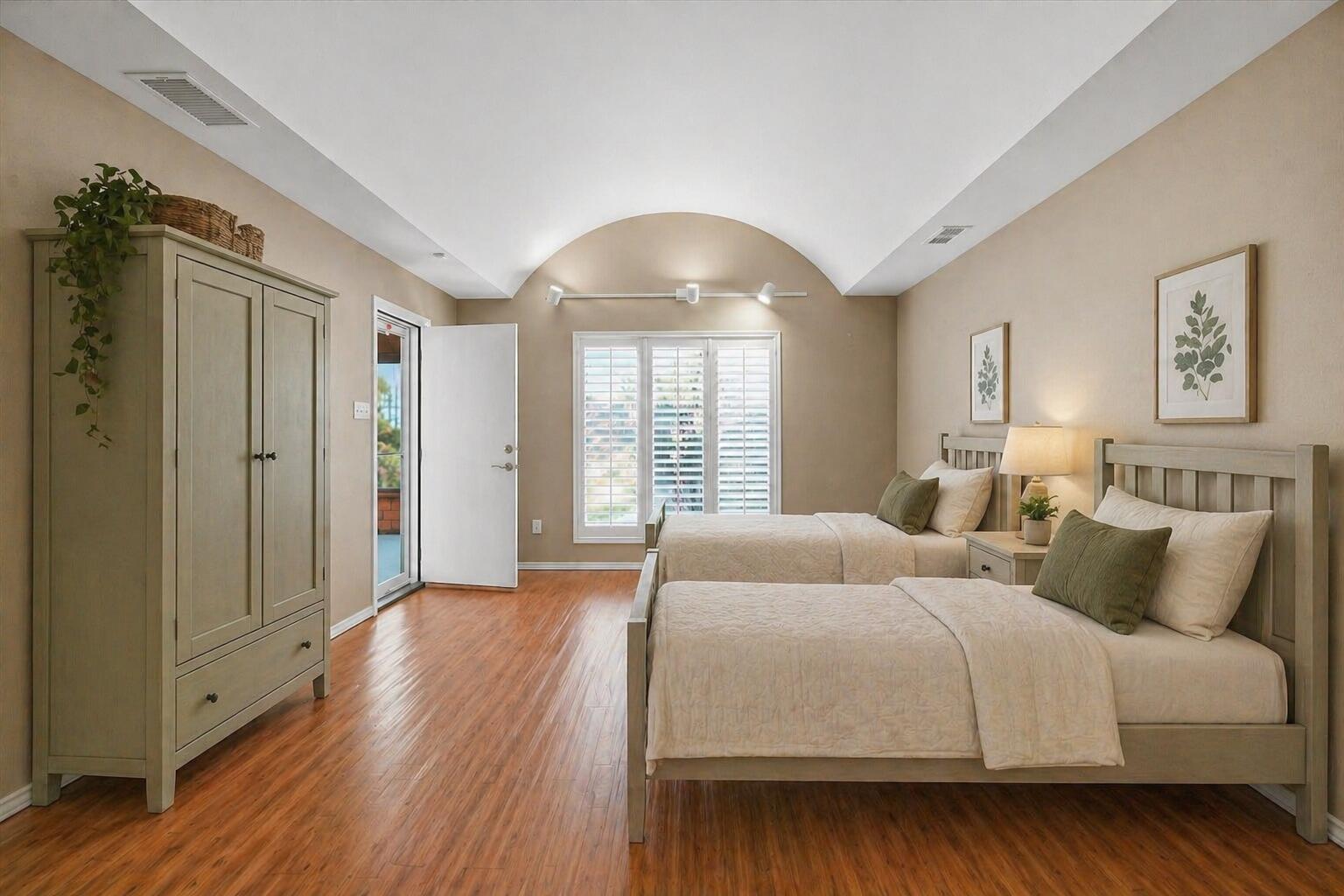1703 E Casa Linda Lane