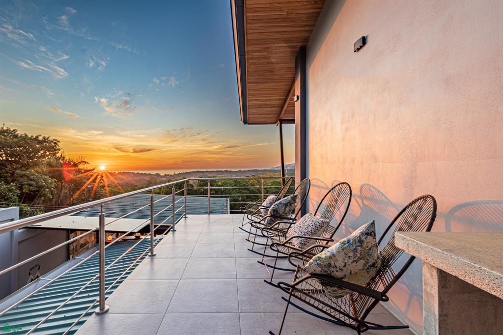 MK Residence Contemporary Oceanview Home
