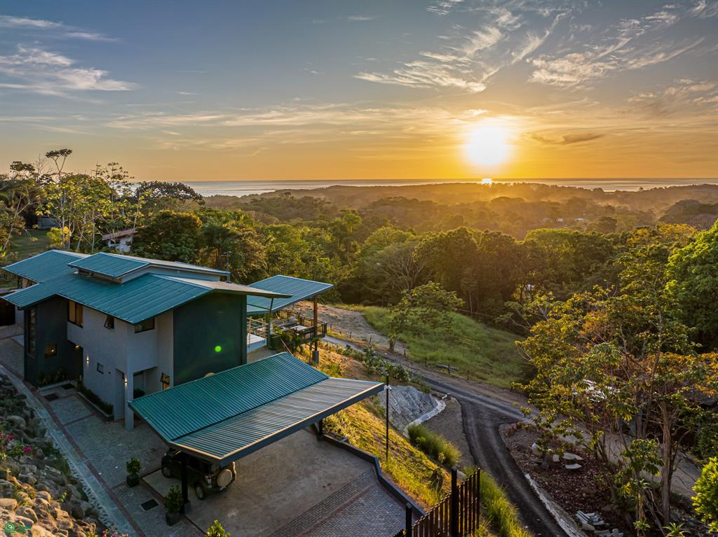 MK Residence Contemporary Oceanview Home