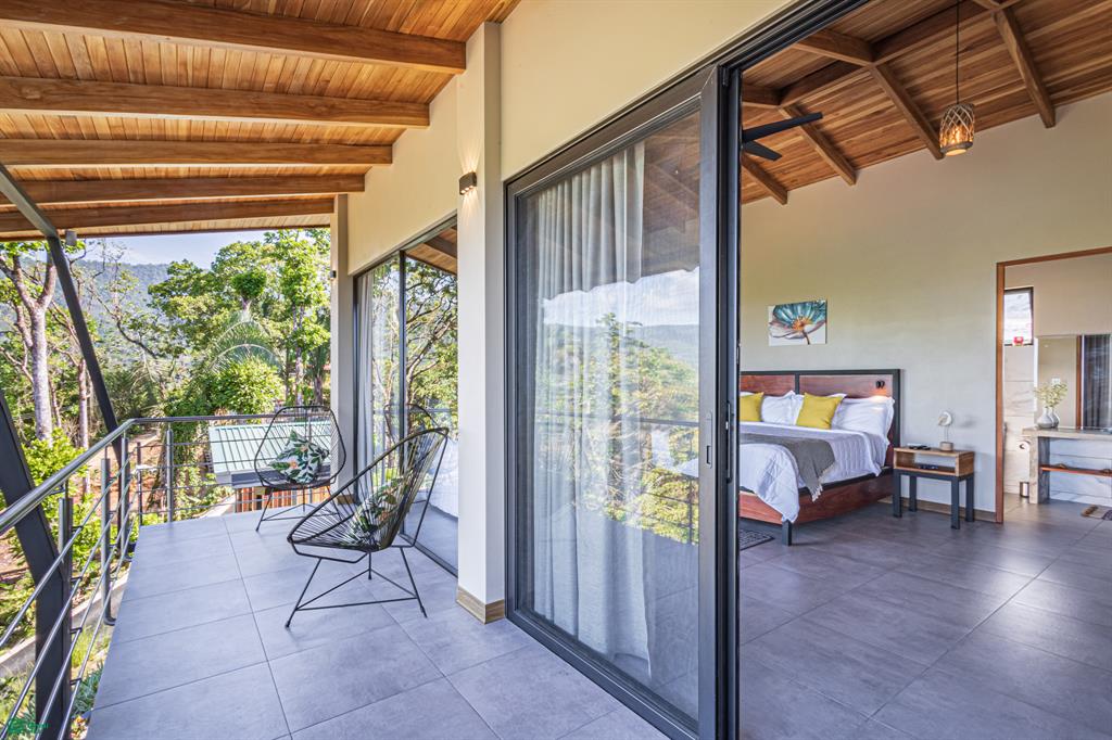 MK Residence Contemporary Oceanview Home