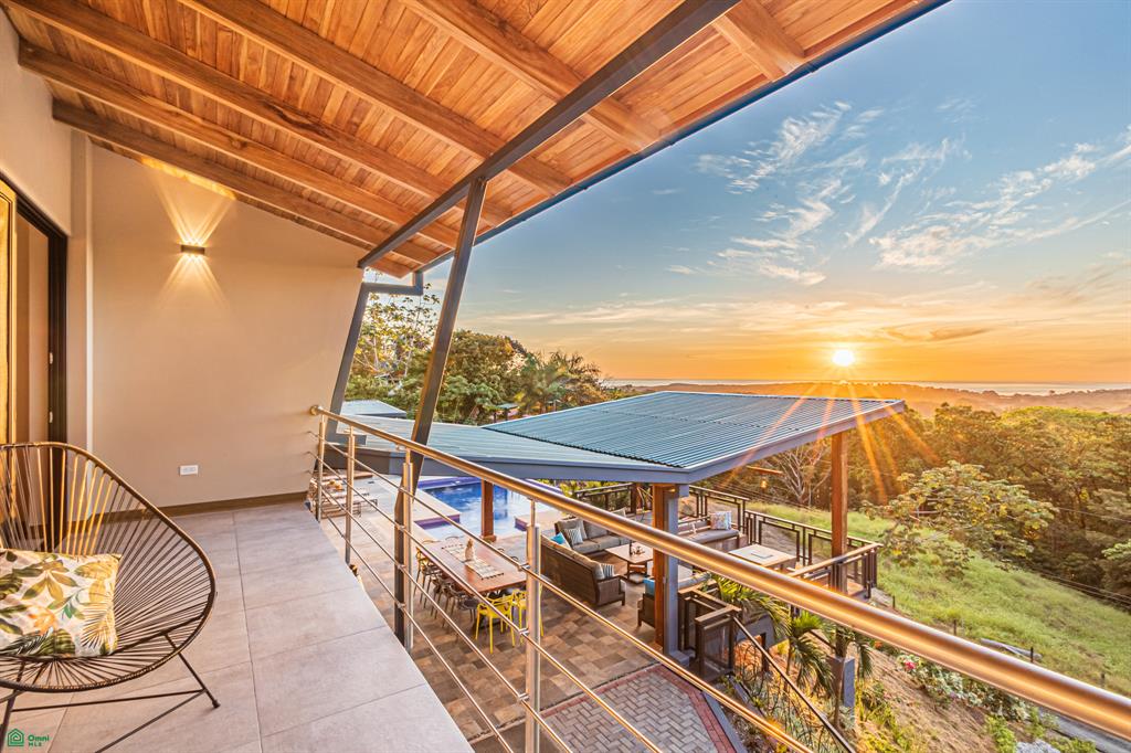MK Residence Contemporary Oceanview Home