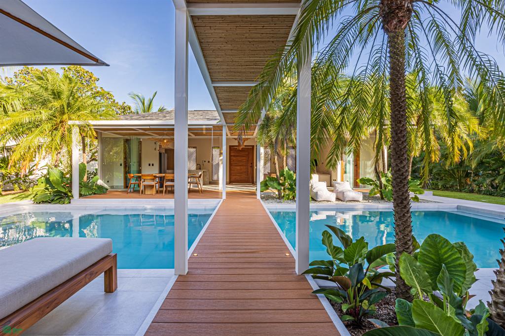 Casa Ohana – Comtemporary Luxury Villa, Steps from the Beach