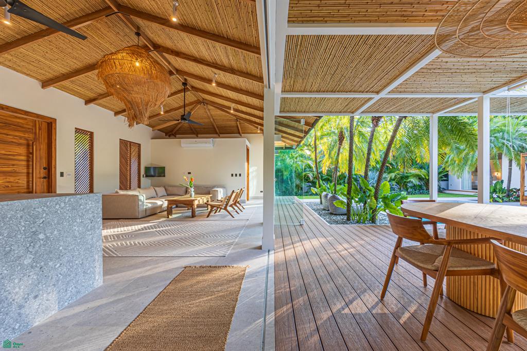 Casa Ohana – Comtemporary Luxury Villa, Steps from the Beach