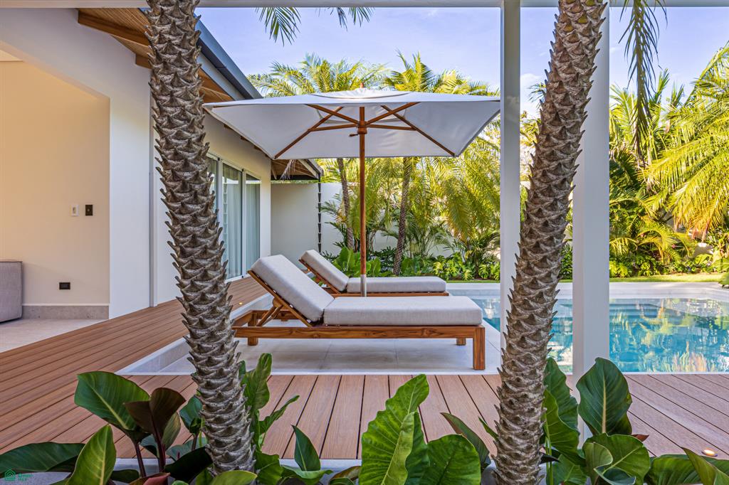 Casa Ohana – Comtemporary Luxury Villa, Steps from the Beach