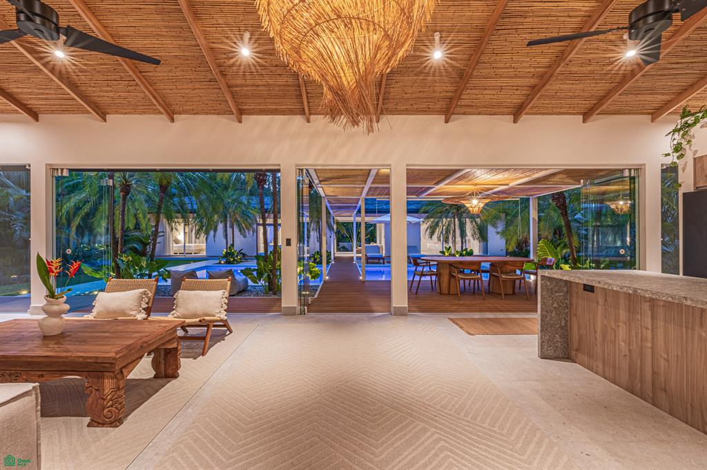 Casa Ohana – Comtemporary Luxury Villa, Steps from the Beach
