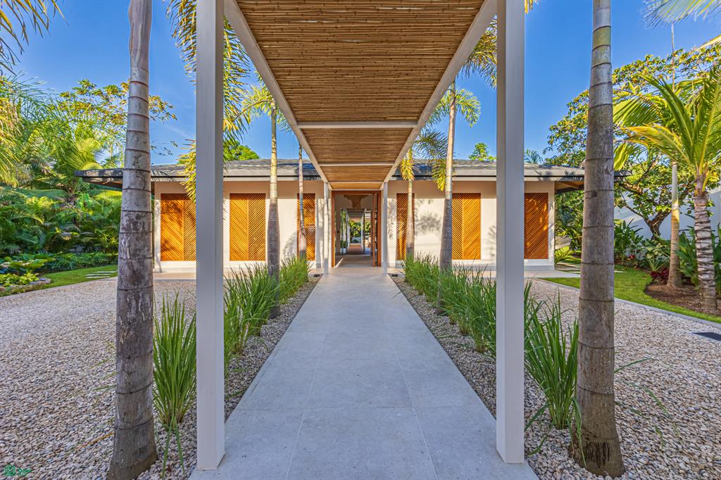 Casa Ohana – Comtemporary Luxury Villa, Steps from the Beach