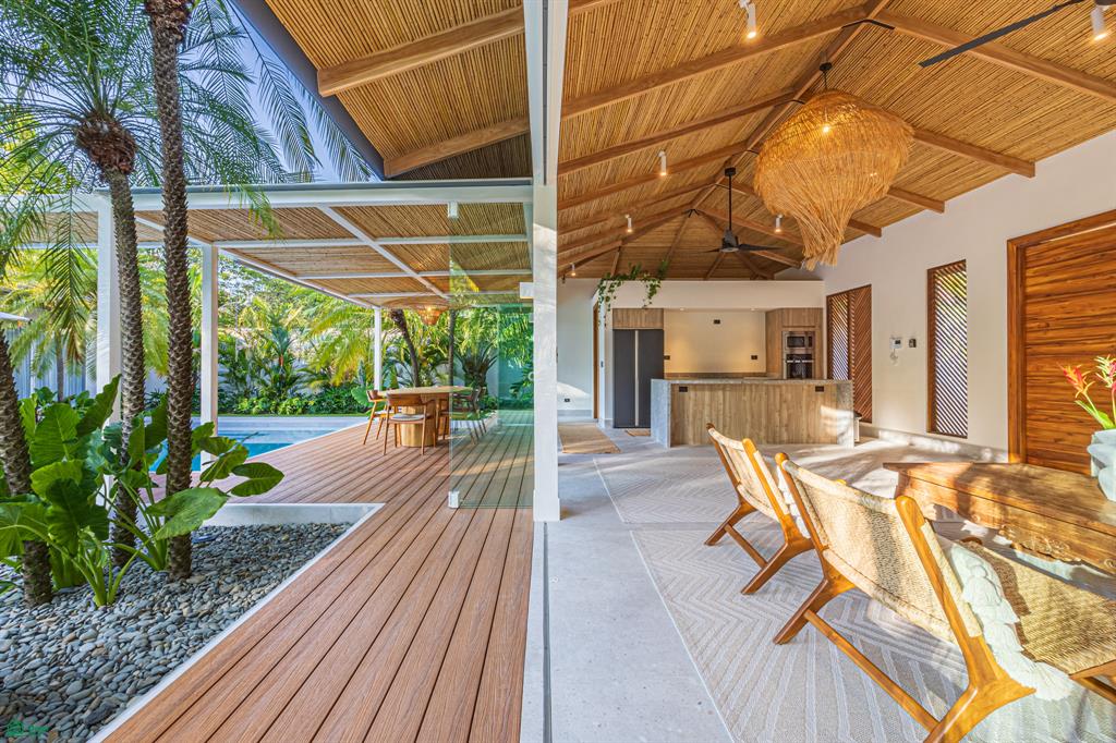 Casa Ohana – Comtemporary Luxury Villa, Steps from the Beach