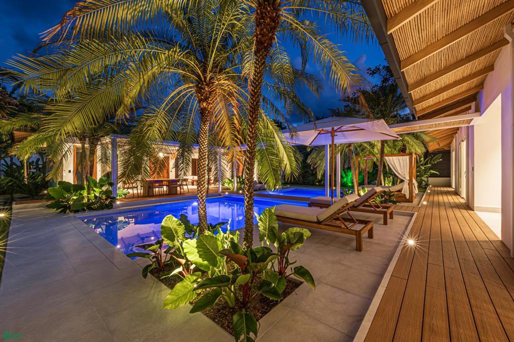 Casa Ohana – Comtemporary Luxury Villa, Steps from the Beach