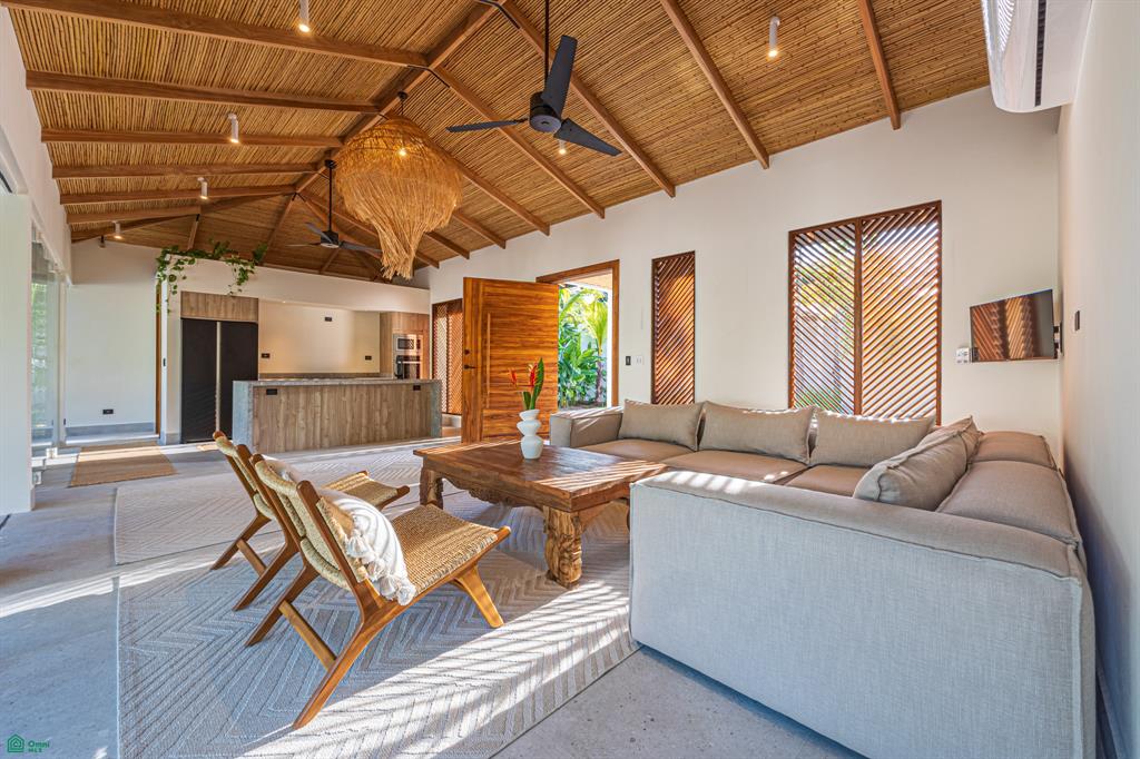 Casa Ohana – Comtemporary Luxury Villa, Steps from the Beach