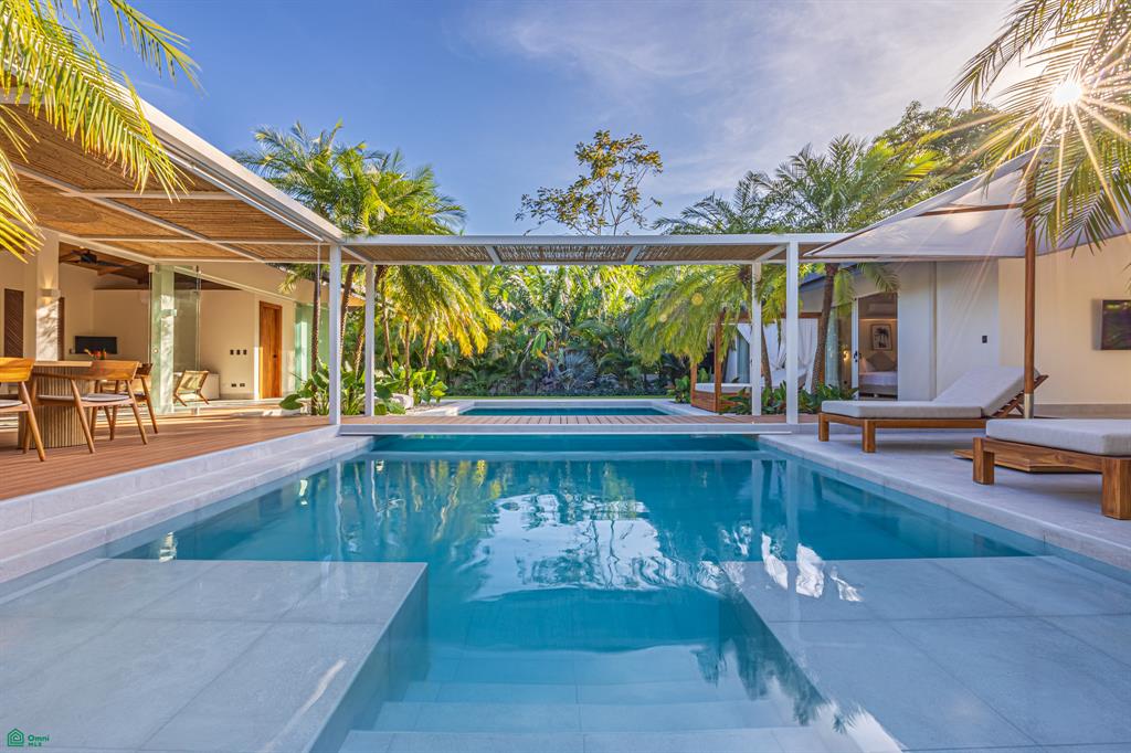 Casa Ohana – Comtemporary Luxury Villa, Steps from the Beach