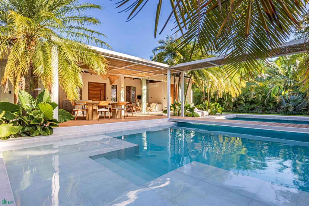Casa Ohana – Comtemporary Luxury Villa, Steps from the Beach