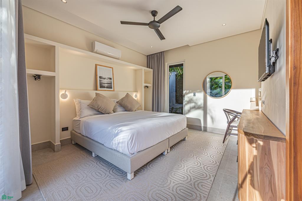 Casa Ohana – Comtemporary Luxury Villa, Steps from the Beach