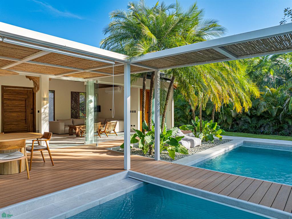 Casa Ohana – Comtemporary Luxury Villa, Steps from the Beach