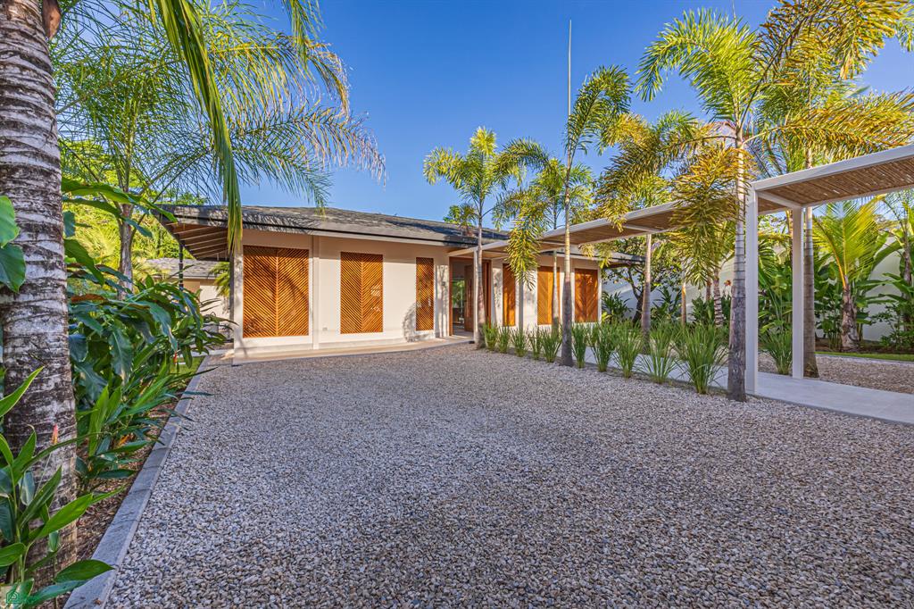 Casa Ohana – Comtemporary Luxury Villa, Steps from the Beach