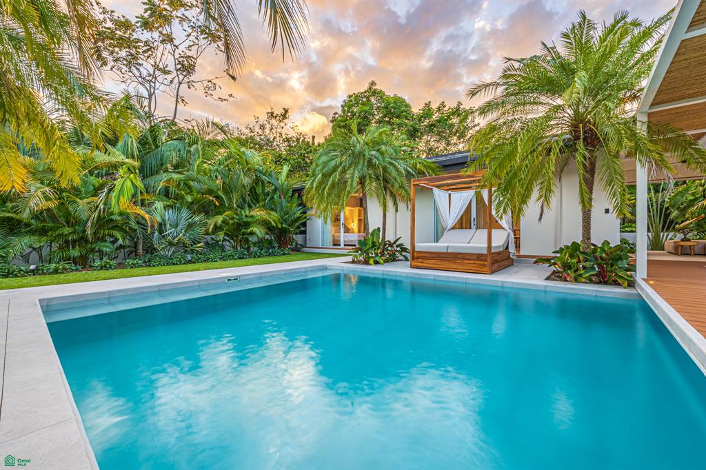 Casa Ohana – Comtemporary Luxury Villa, Steps from the Beach