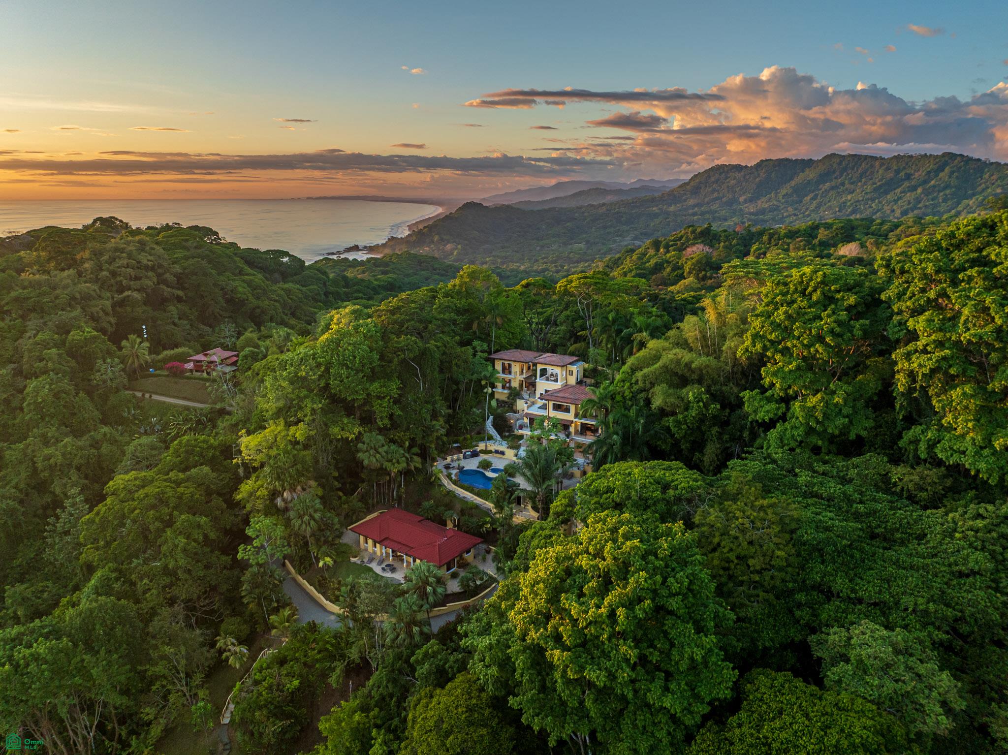 Nido Escondido Tropical Retreat