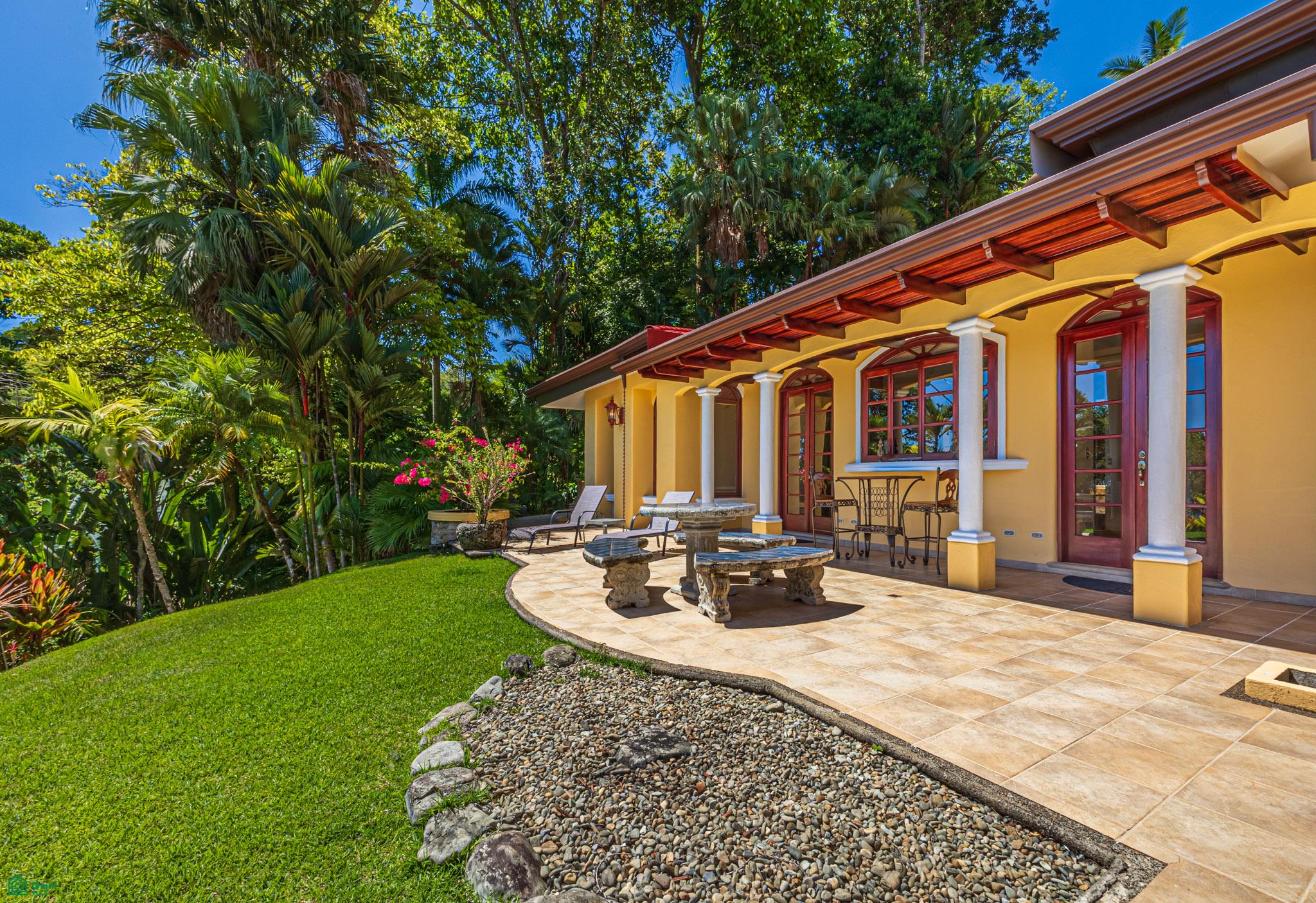 Nido Escondido Tropical Retreat