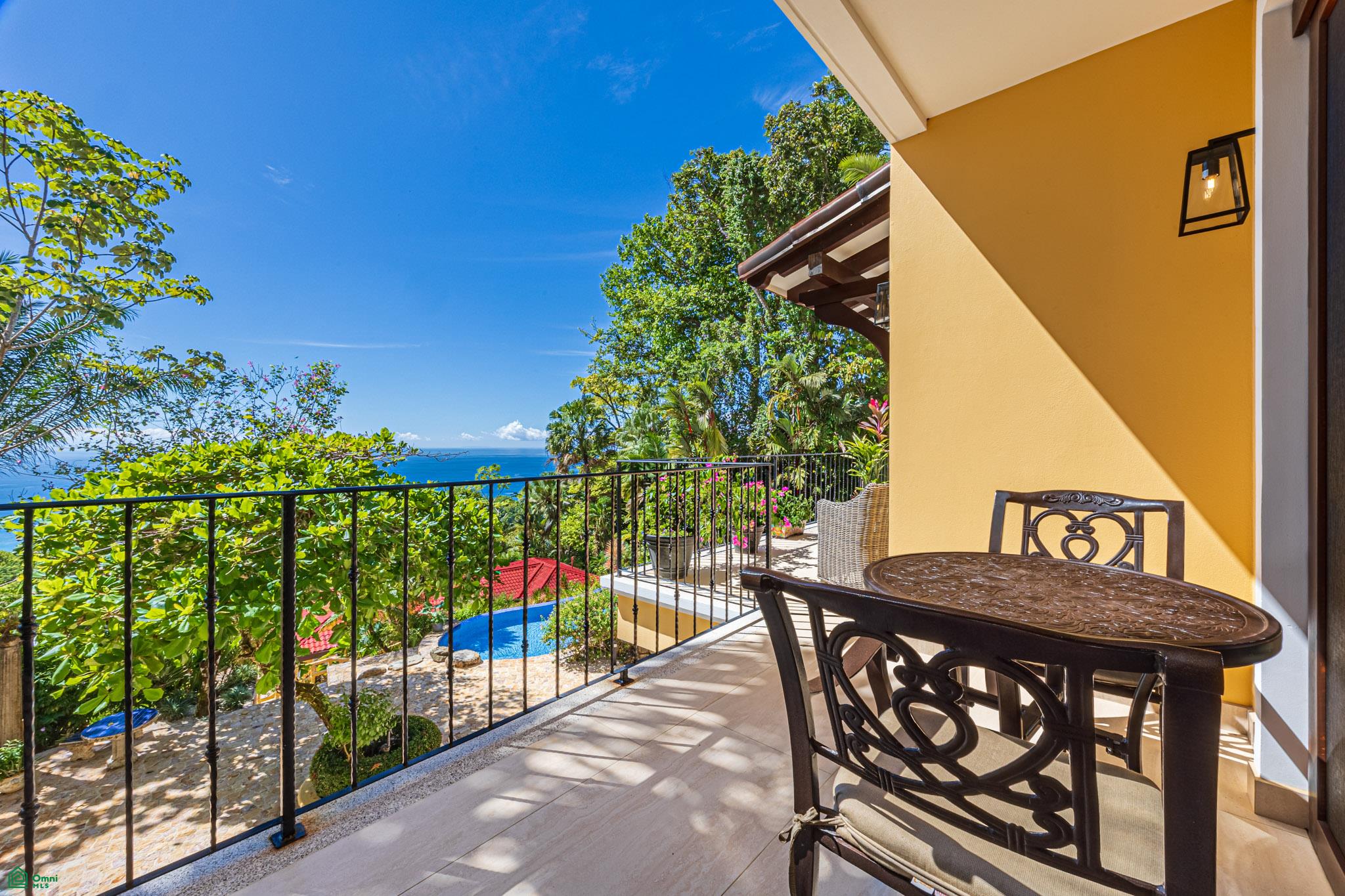 Nido Escondido Tropical Retreat