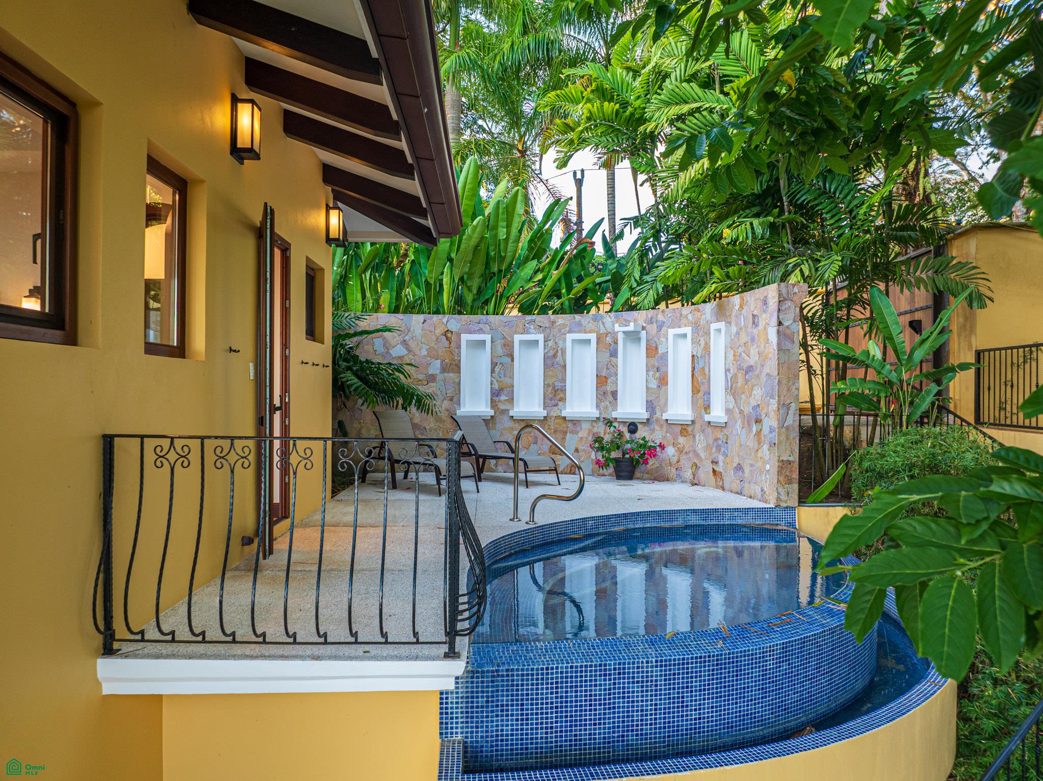 Nido Escondido Tropical Retreat
