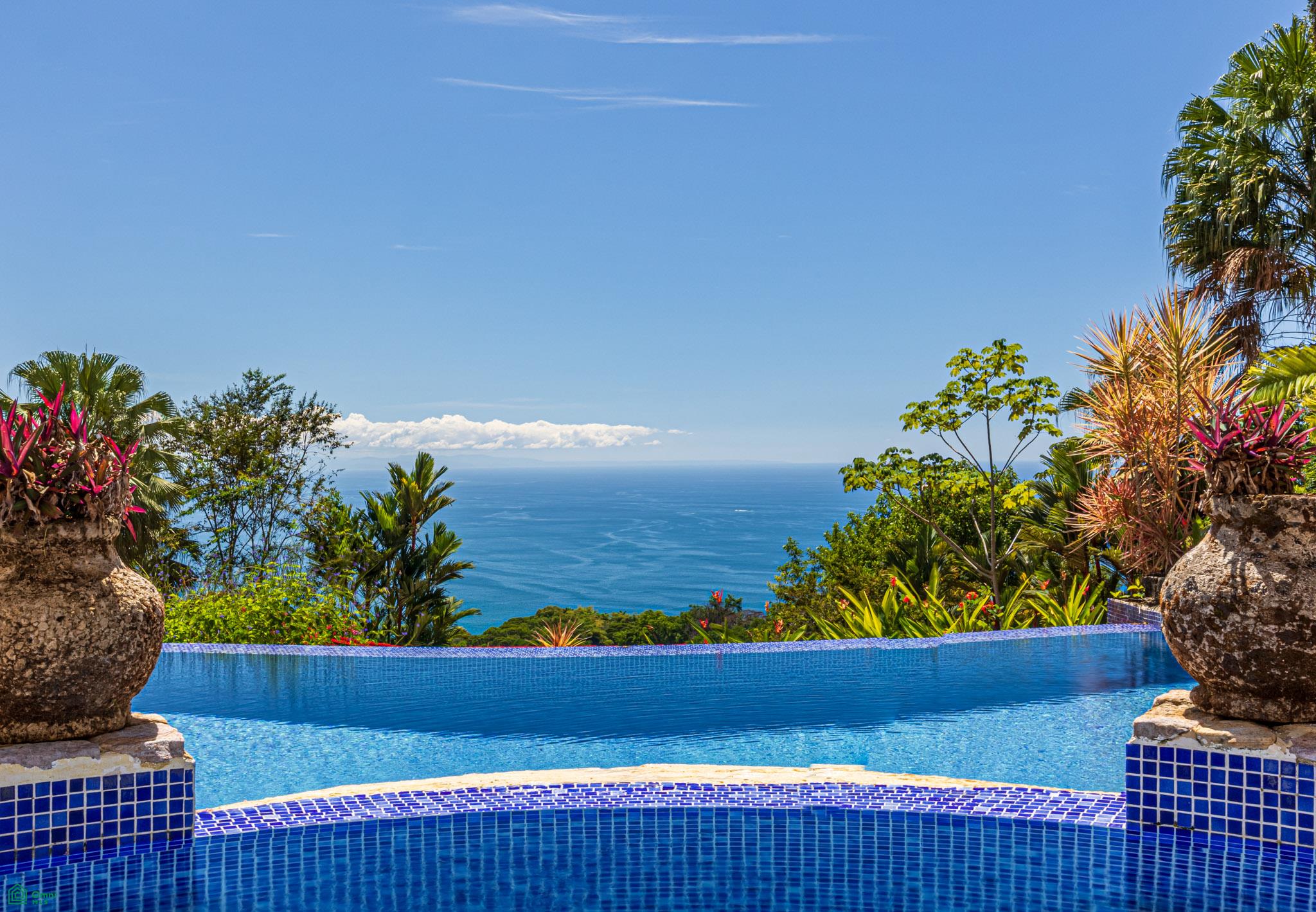 Nido Escondido Tropical Retreat
