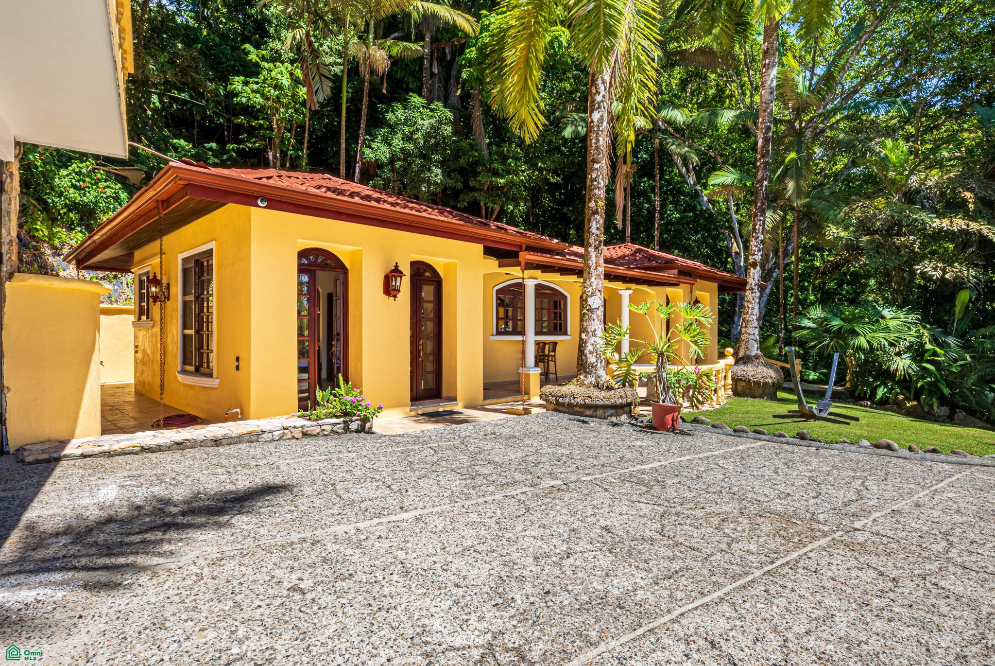 Nido Escondido Tropical Retreat