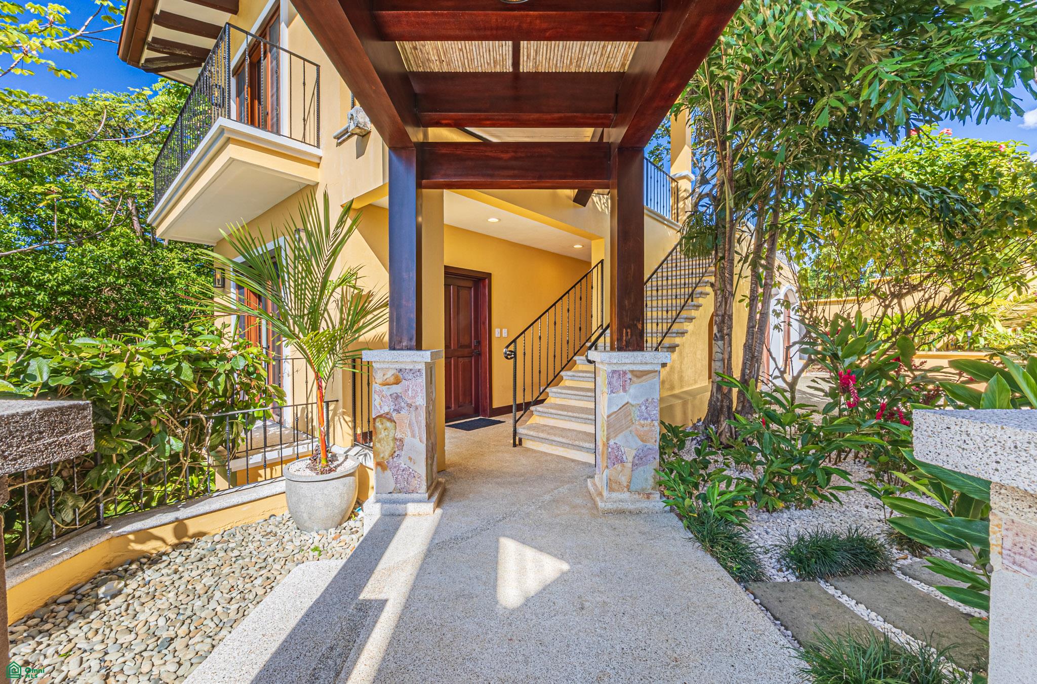 Nido Escondido Tropical Retreat