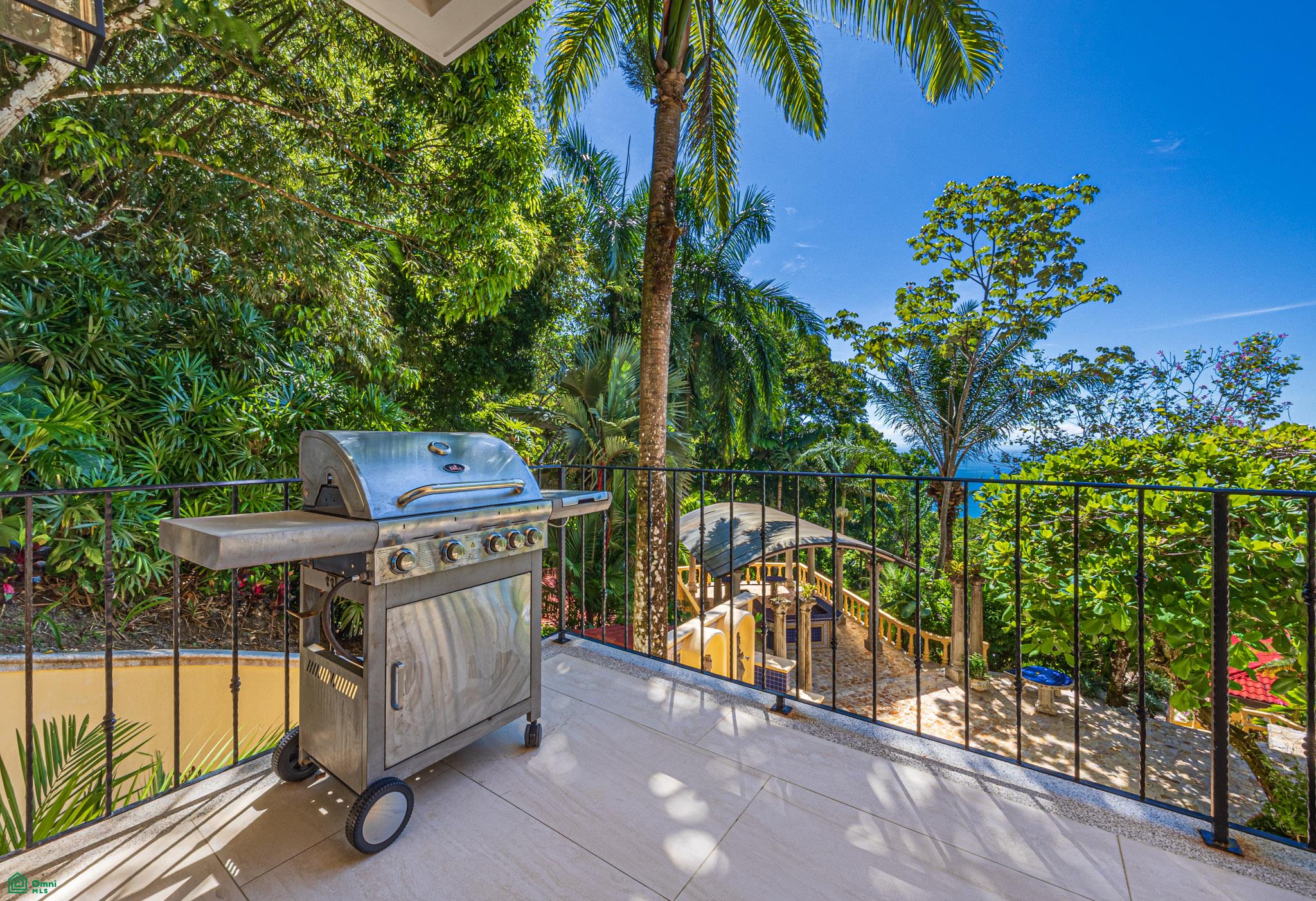 Nido Escondido Tropical Retreat
