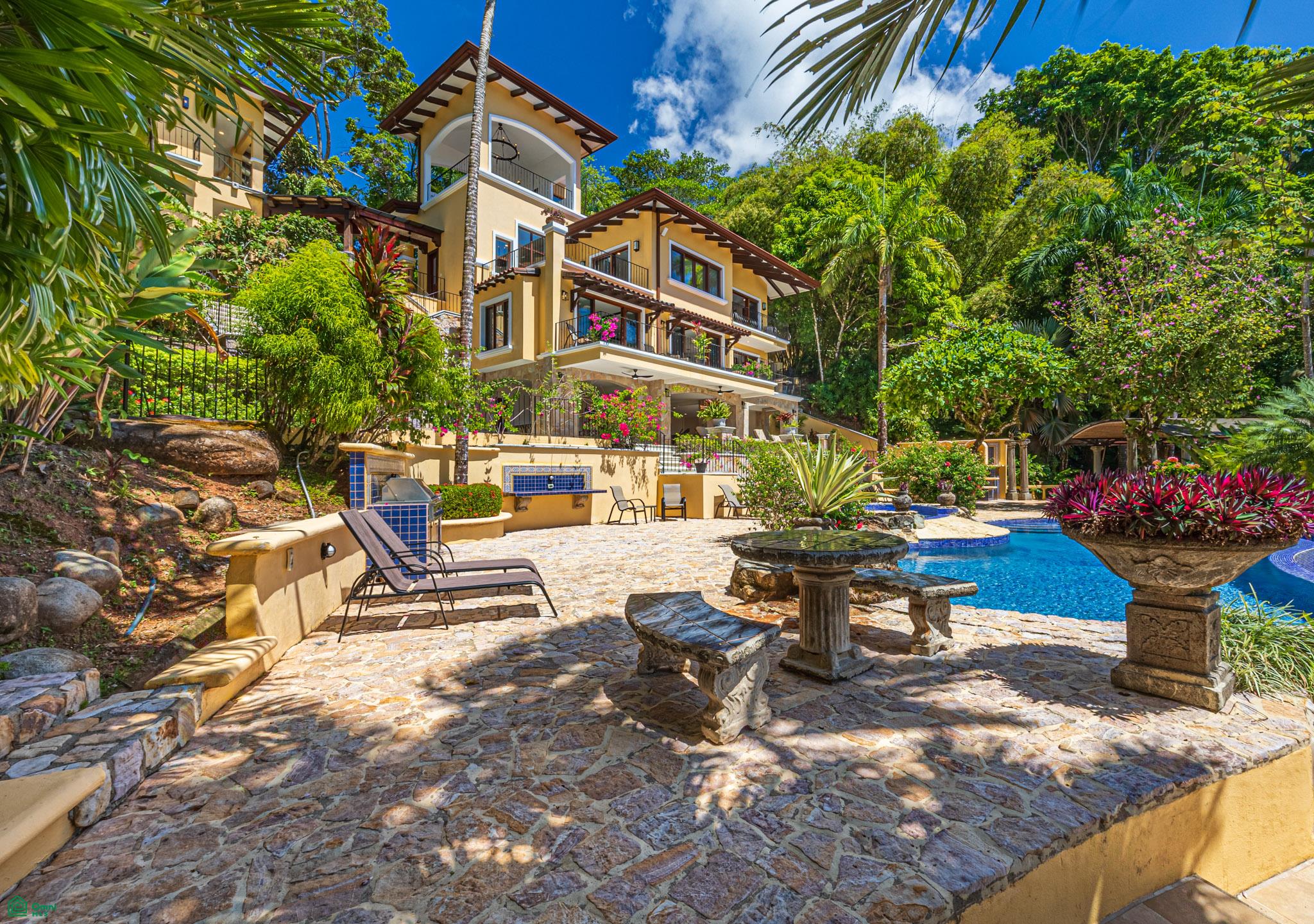 Nido Escondido Tropical Retreat